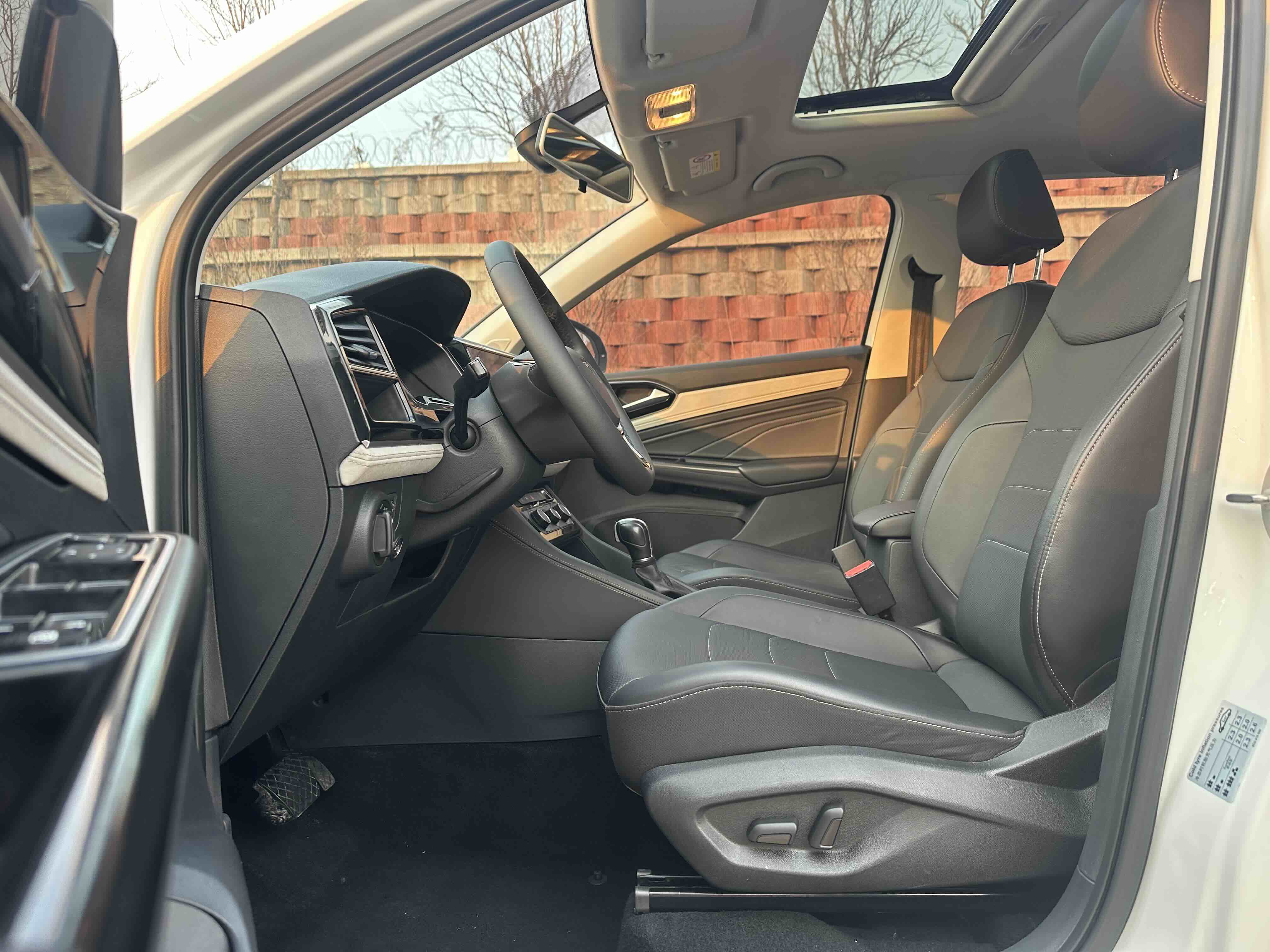VS5 2022 car image #4
