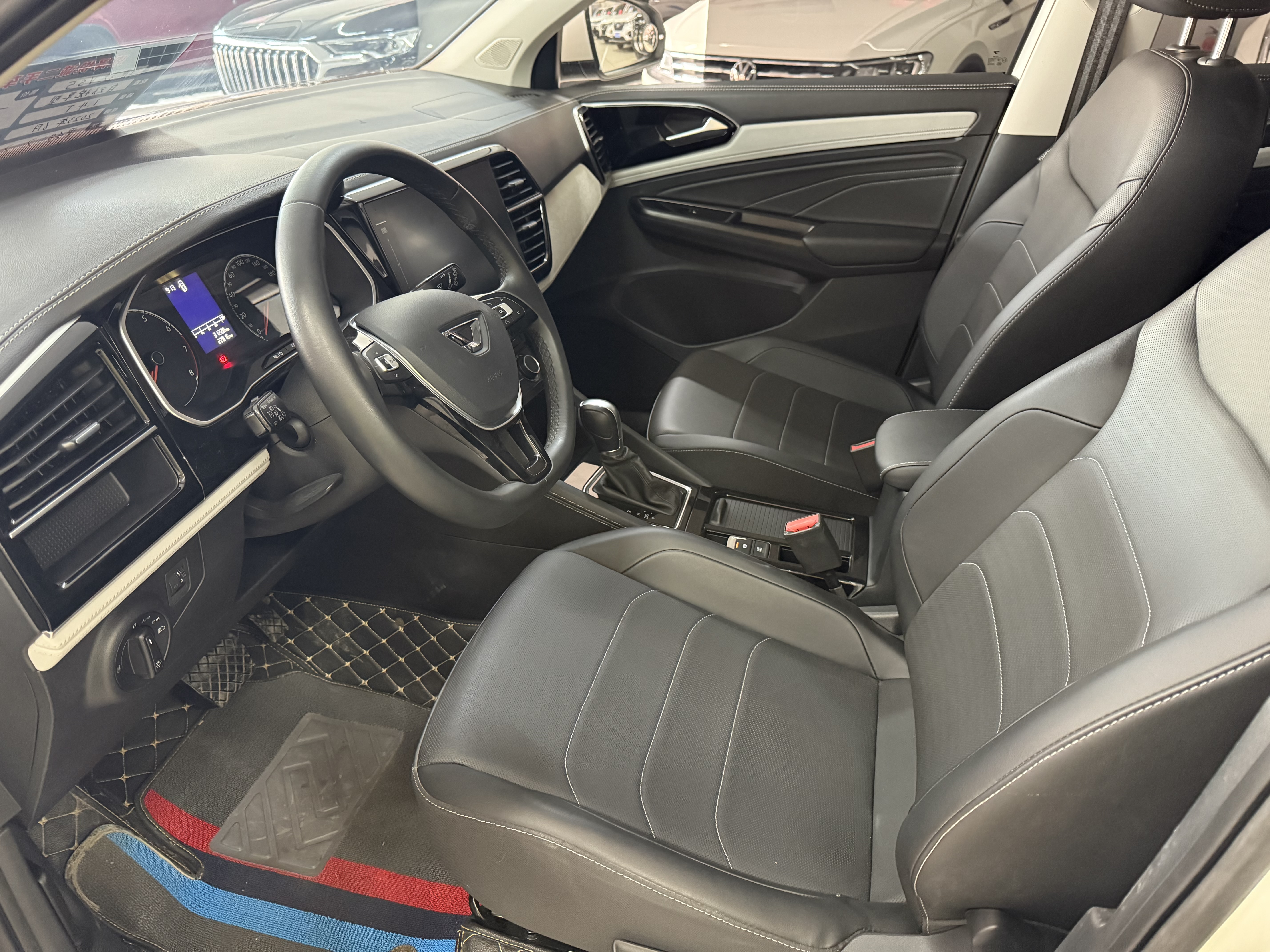 VS5 2023 car image #4