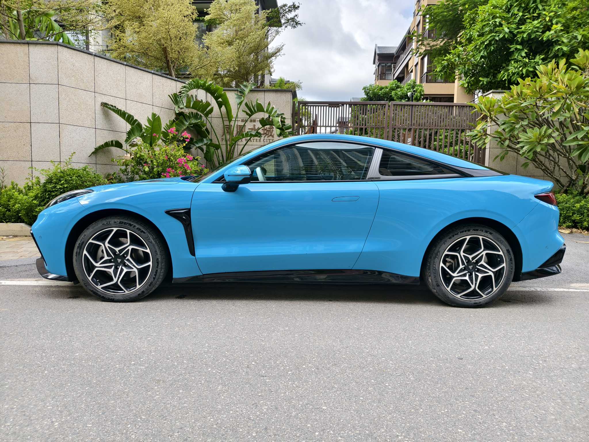 哪吒汽车 哪吒GT 2023 汽车图片 #4