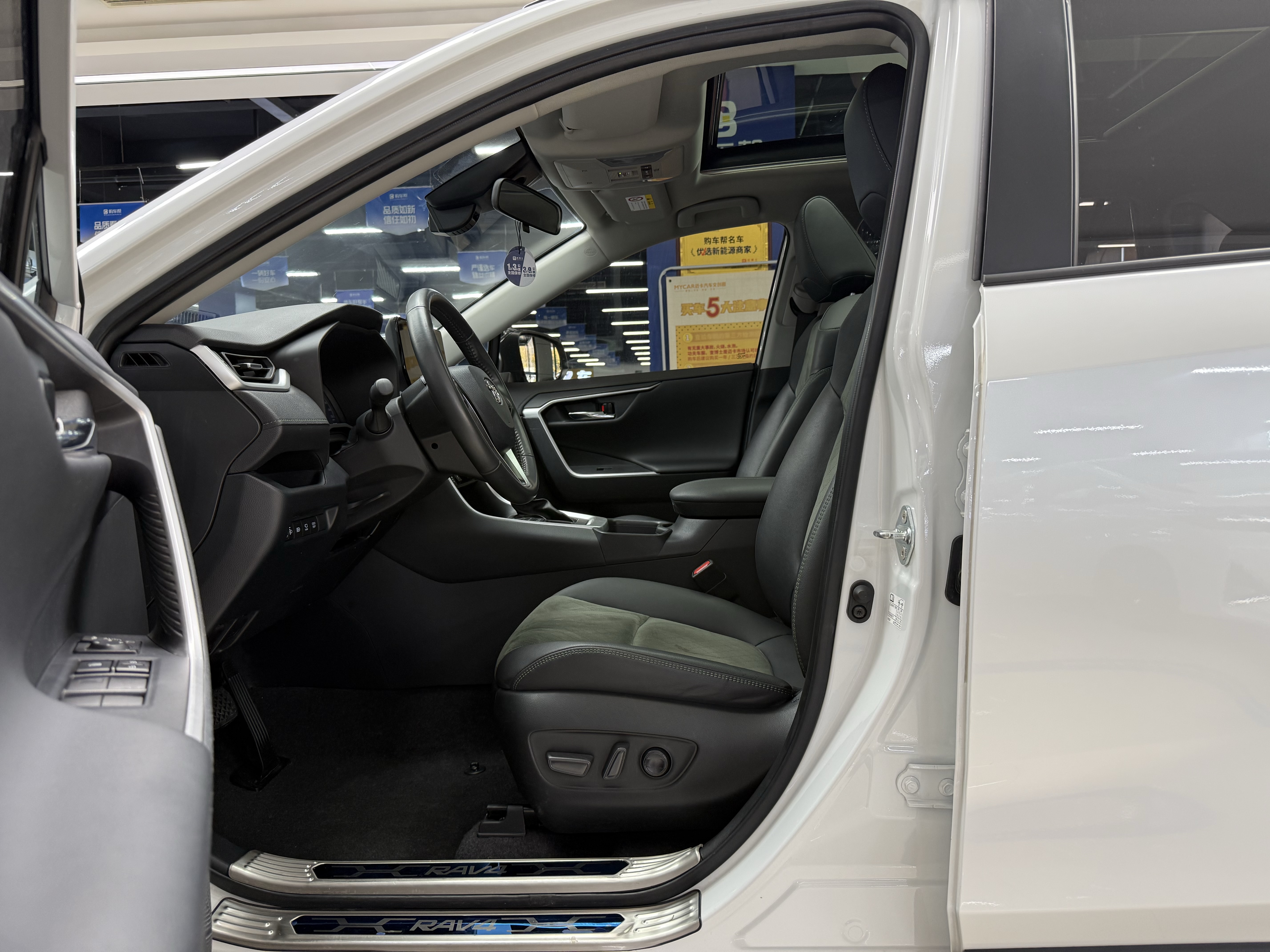 Toyota RAV4 2024 car image #4
