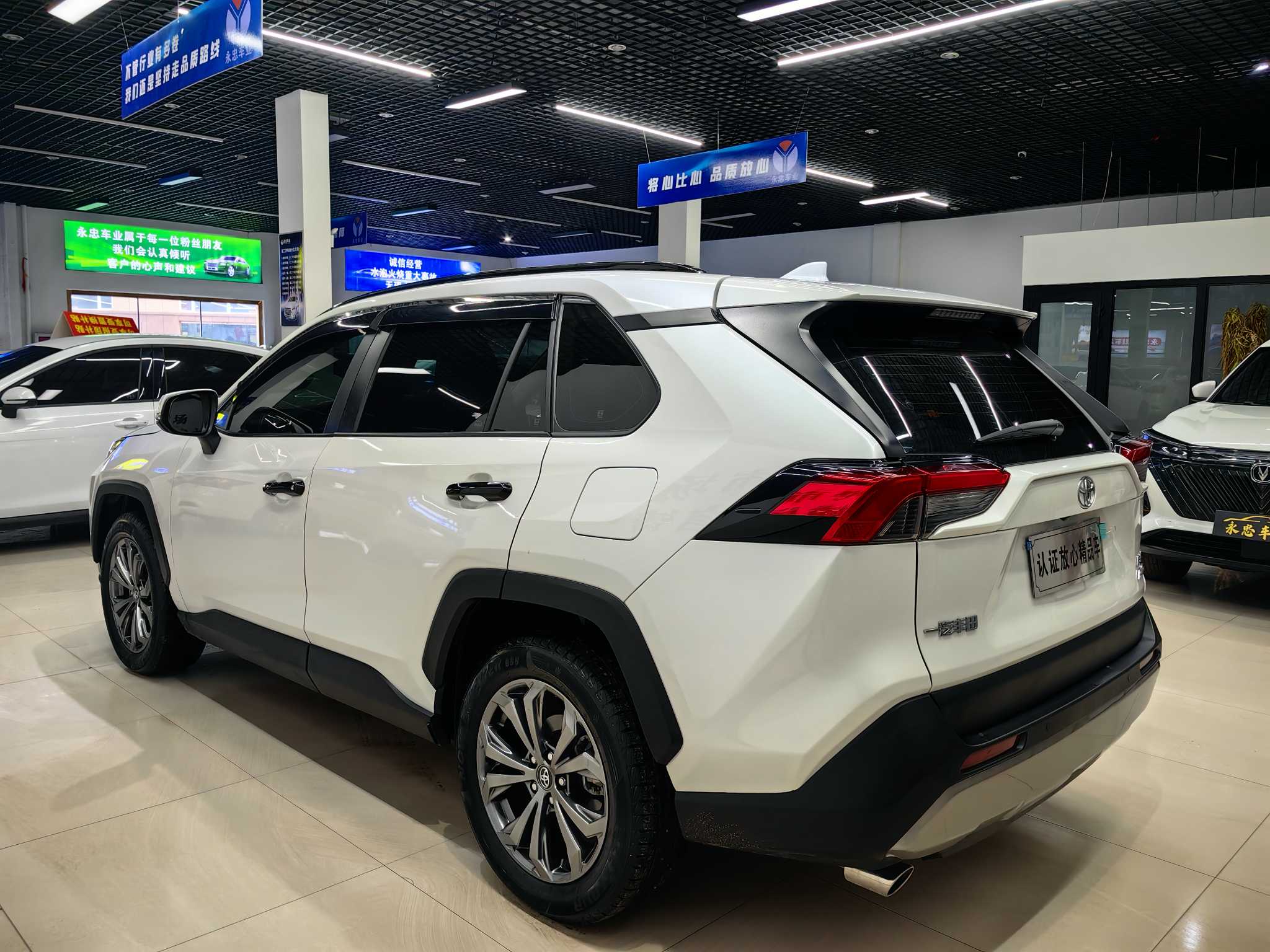 Toyota RAV4 2024 car image #4