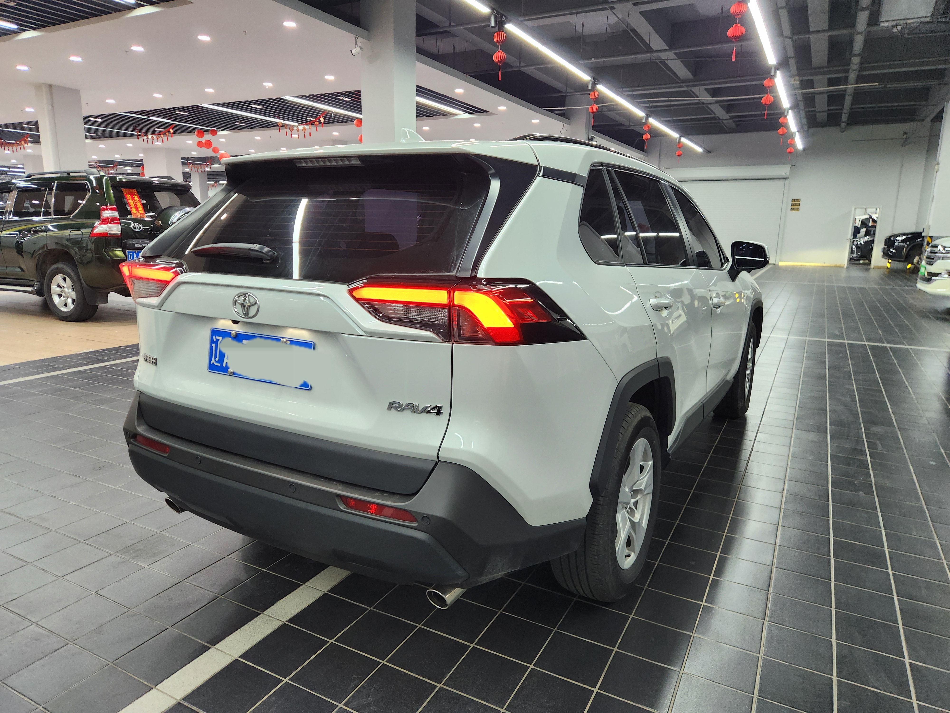 Toyota RAV4 2024 car image #4