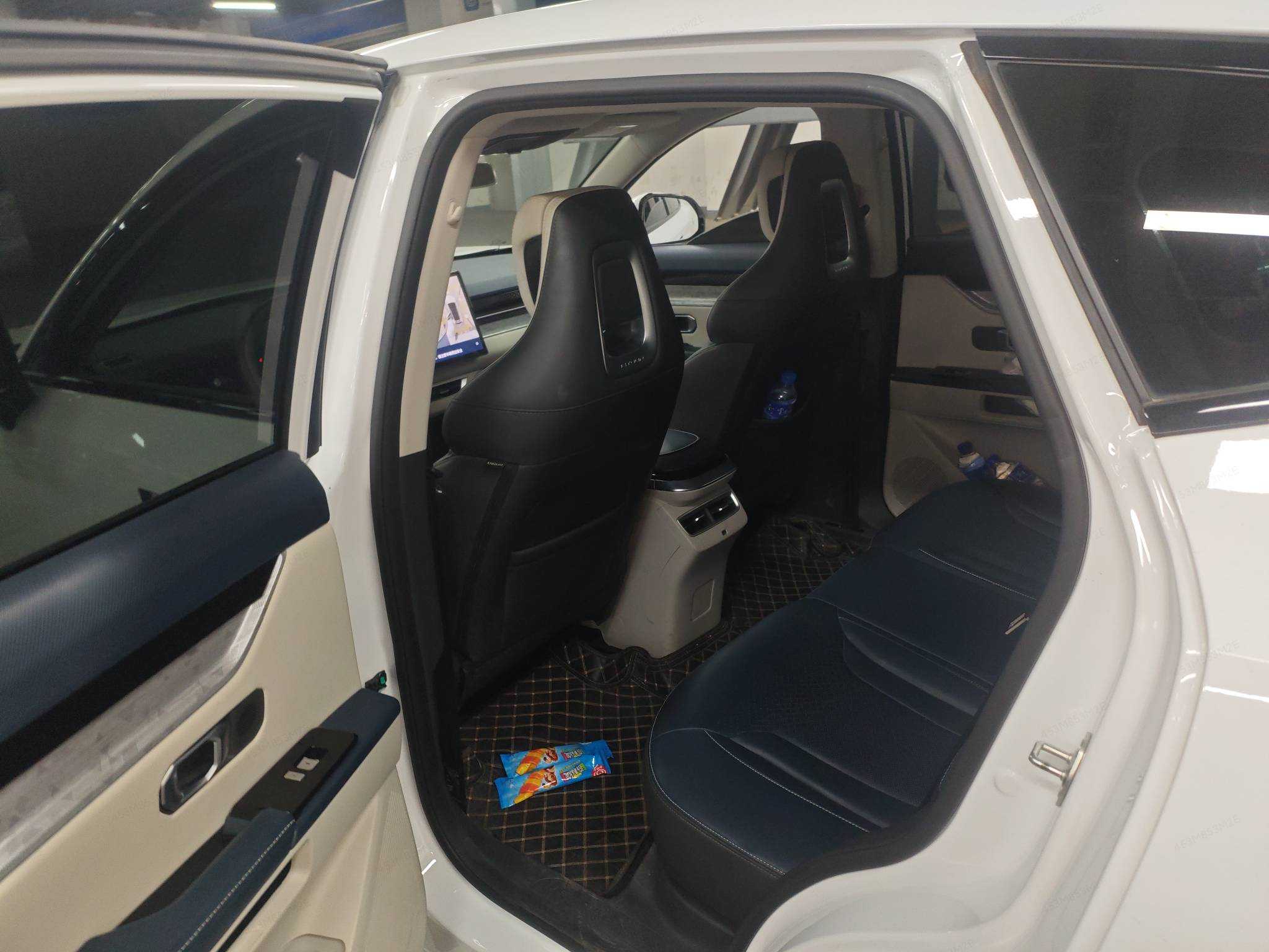 2023 car image #4