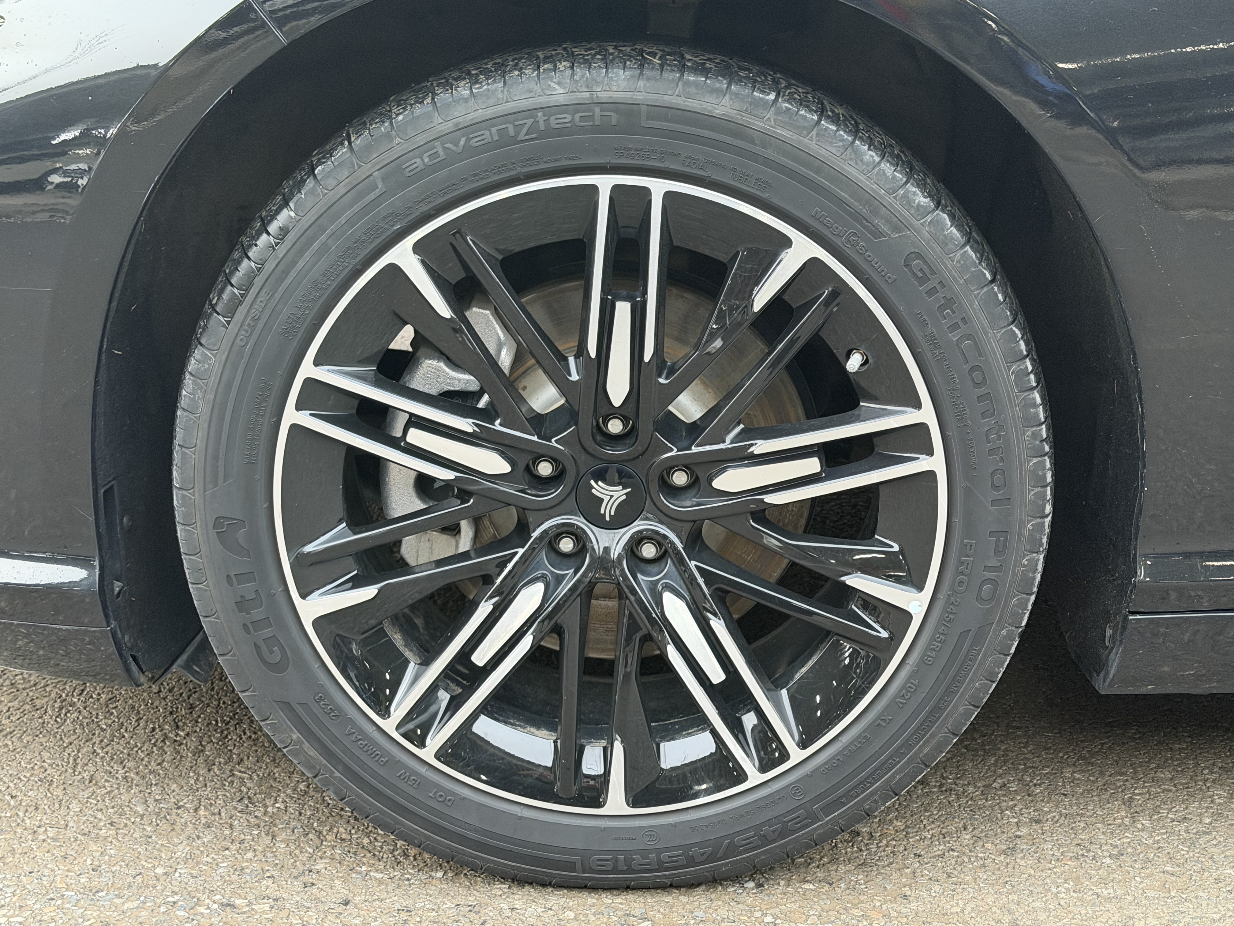 哪吒汽车 哪吒S 2023 汽车图片 #4