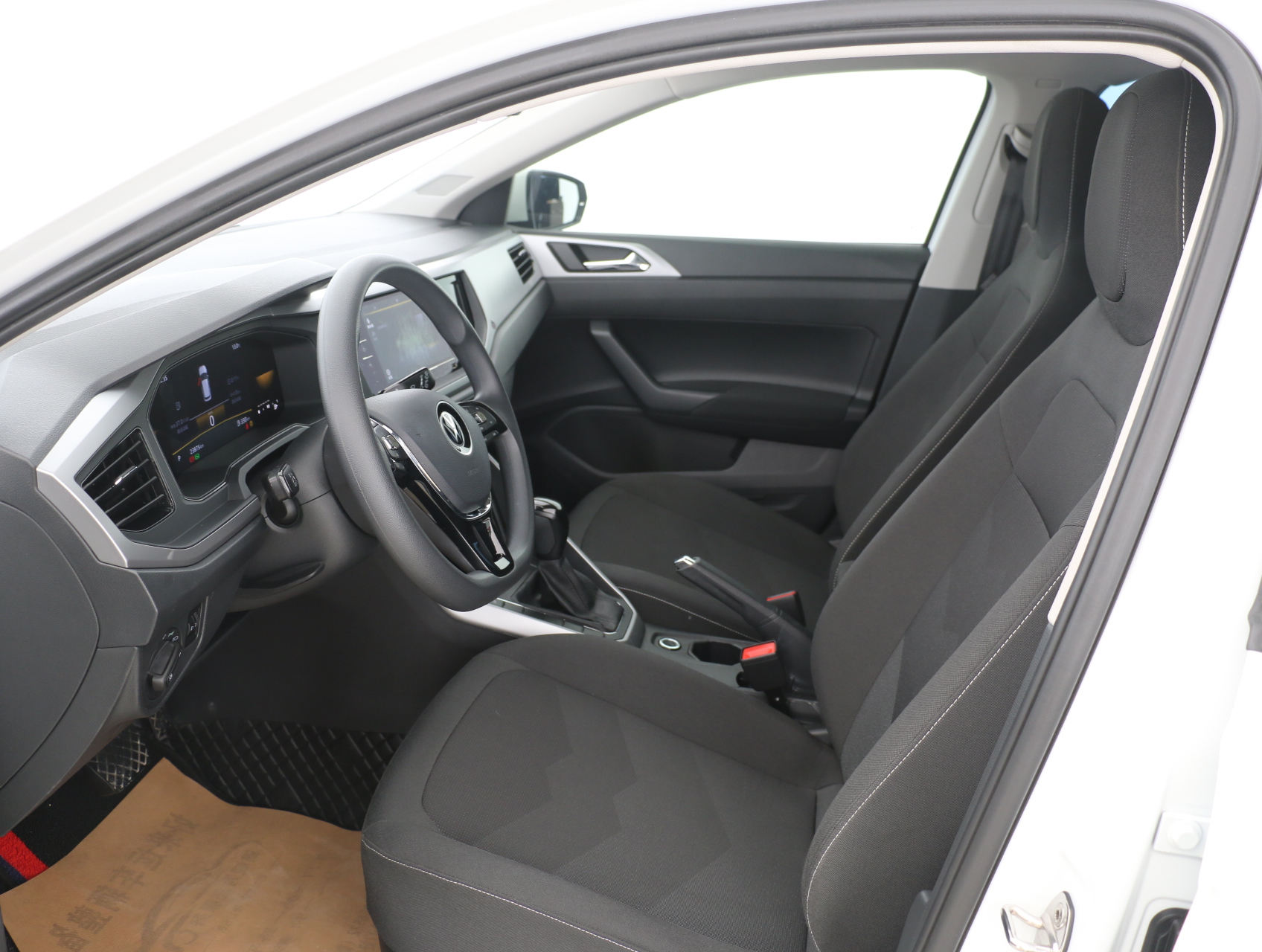 Volkswagen Polo 2023 car image #4