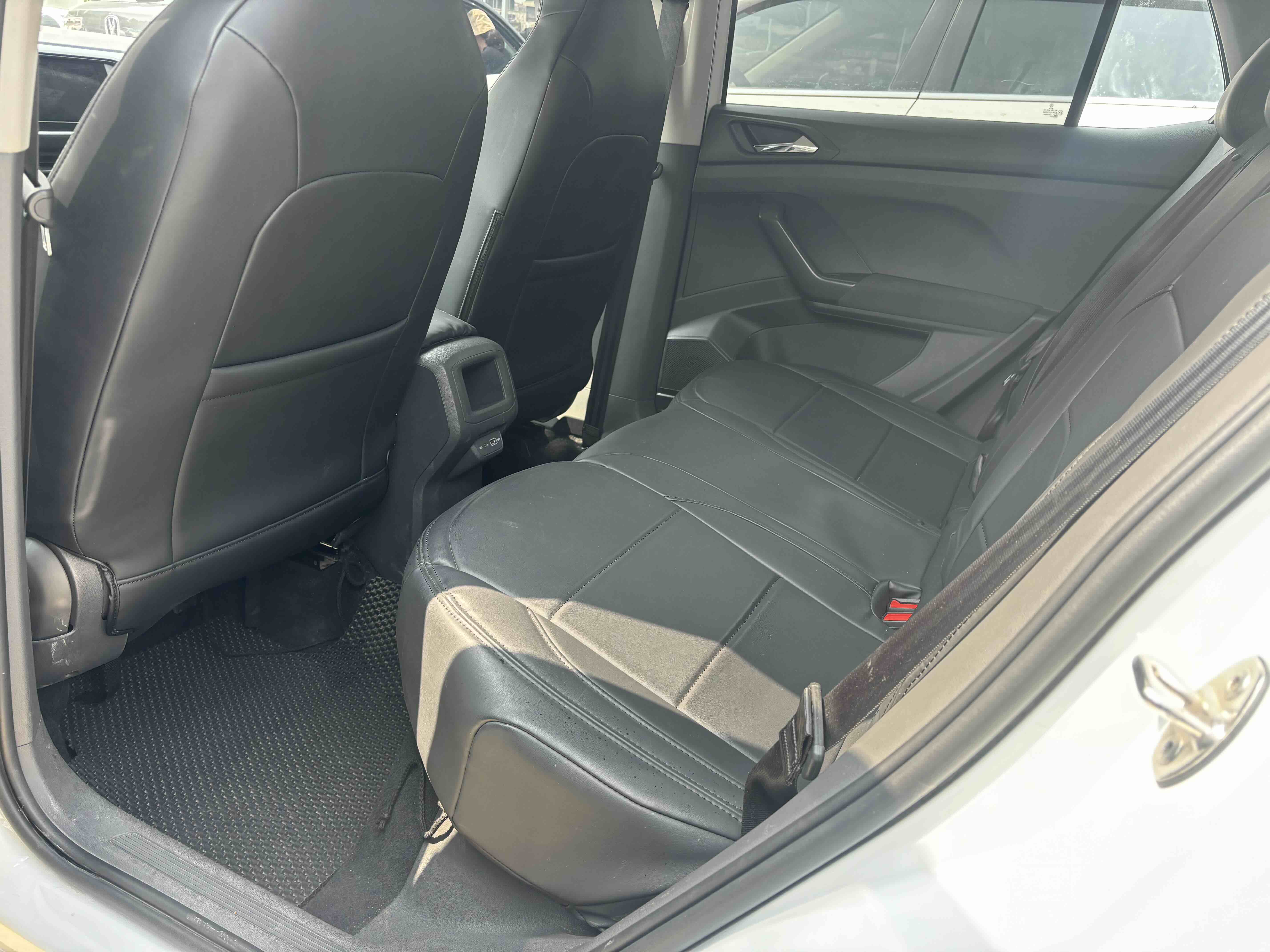 Volkswagen T-Cross 2024 car image #4