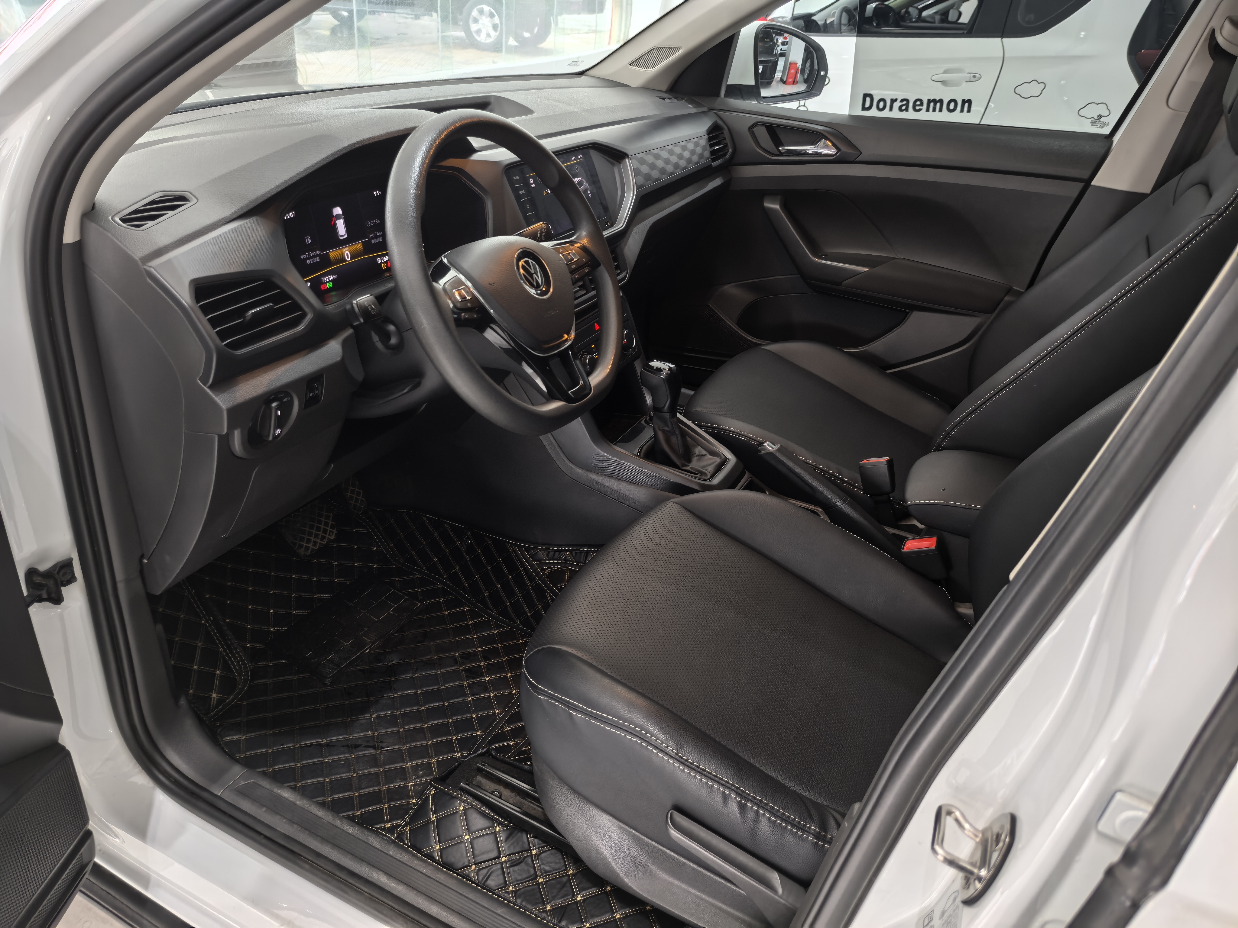Volkswagen T-Cross 2023 car image #4