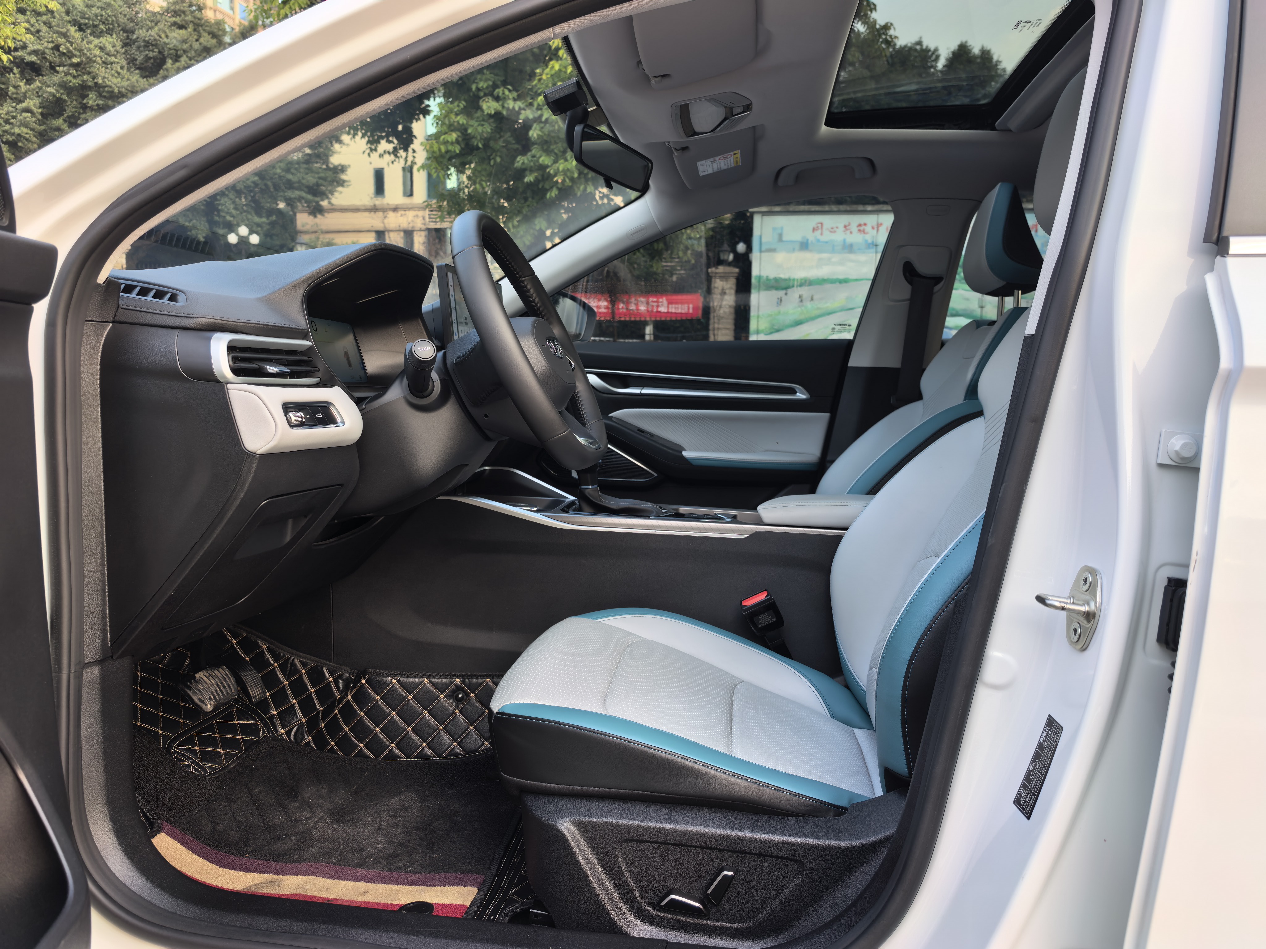 GEELY Emgrand 2023 car image #4