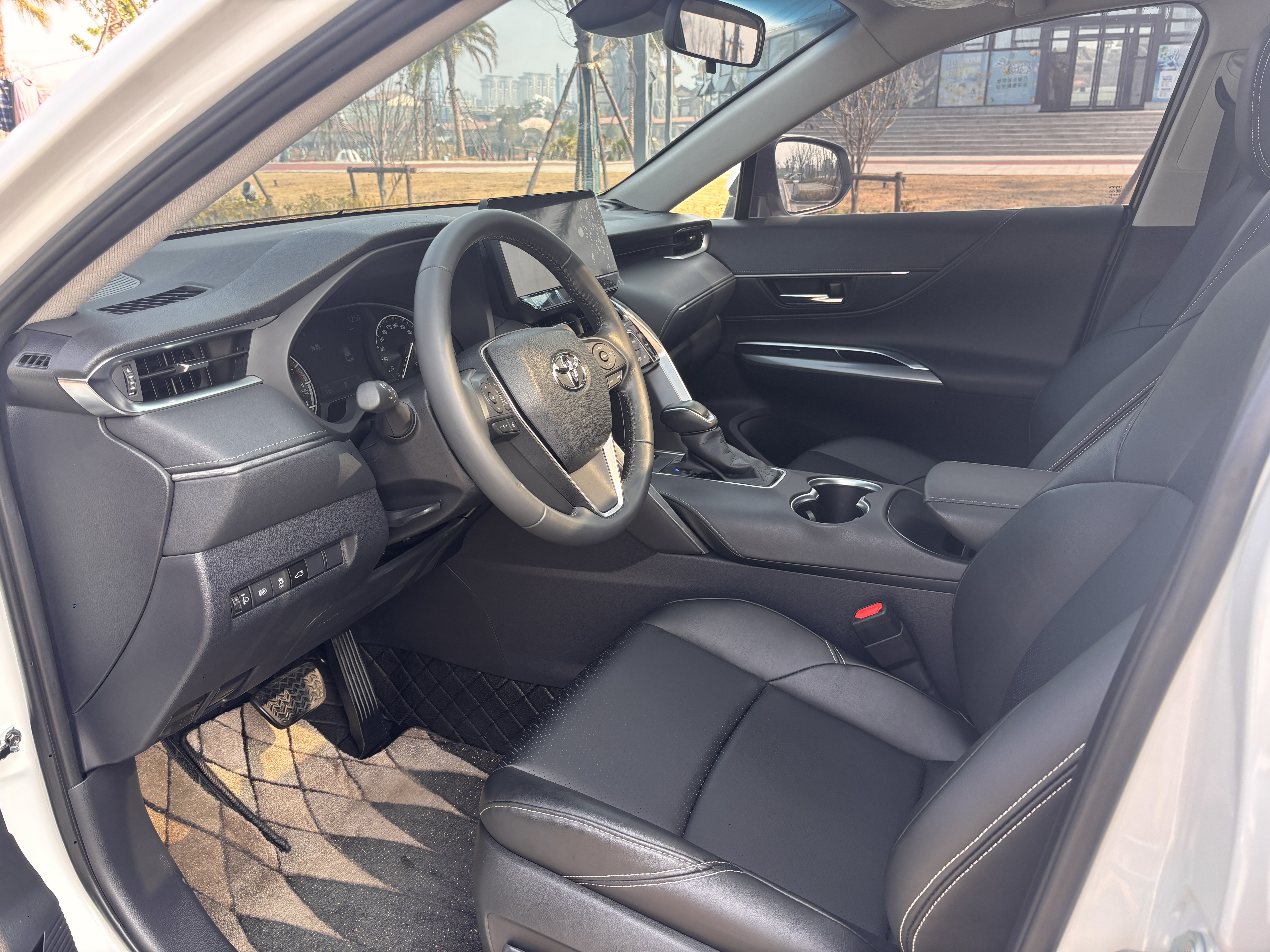Toyota Harrier 2023 car image #4