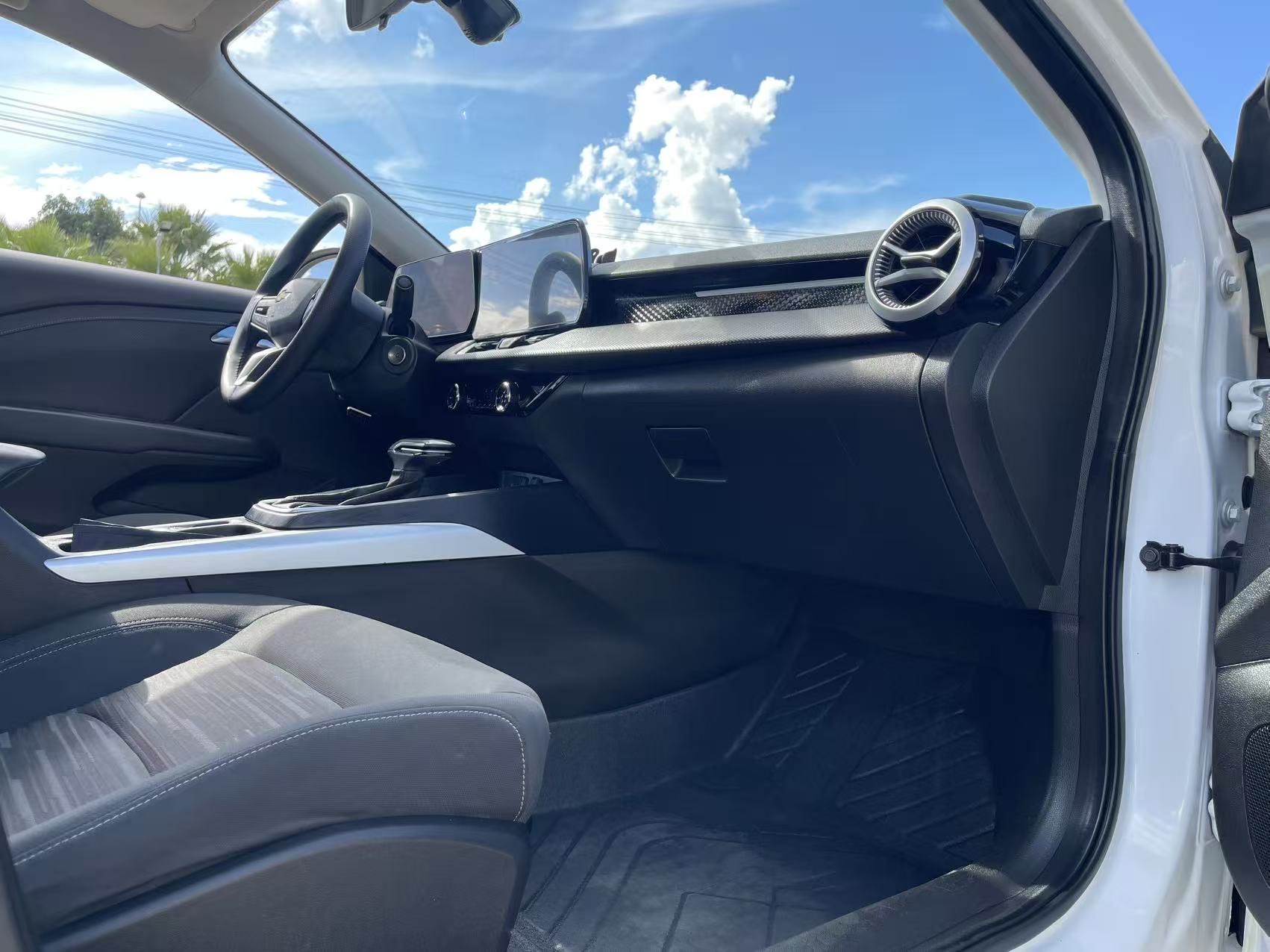 Chevrolet Monza 2023 #4 Chevrolet Monza 2023 car image #4