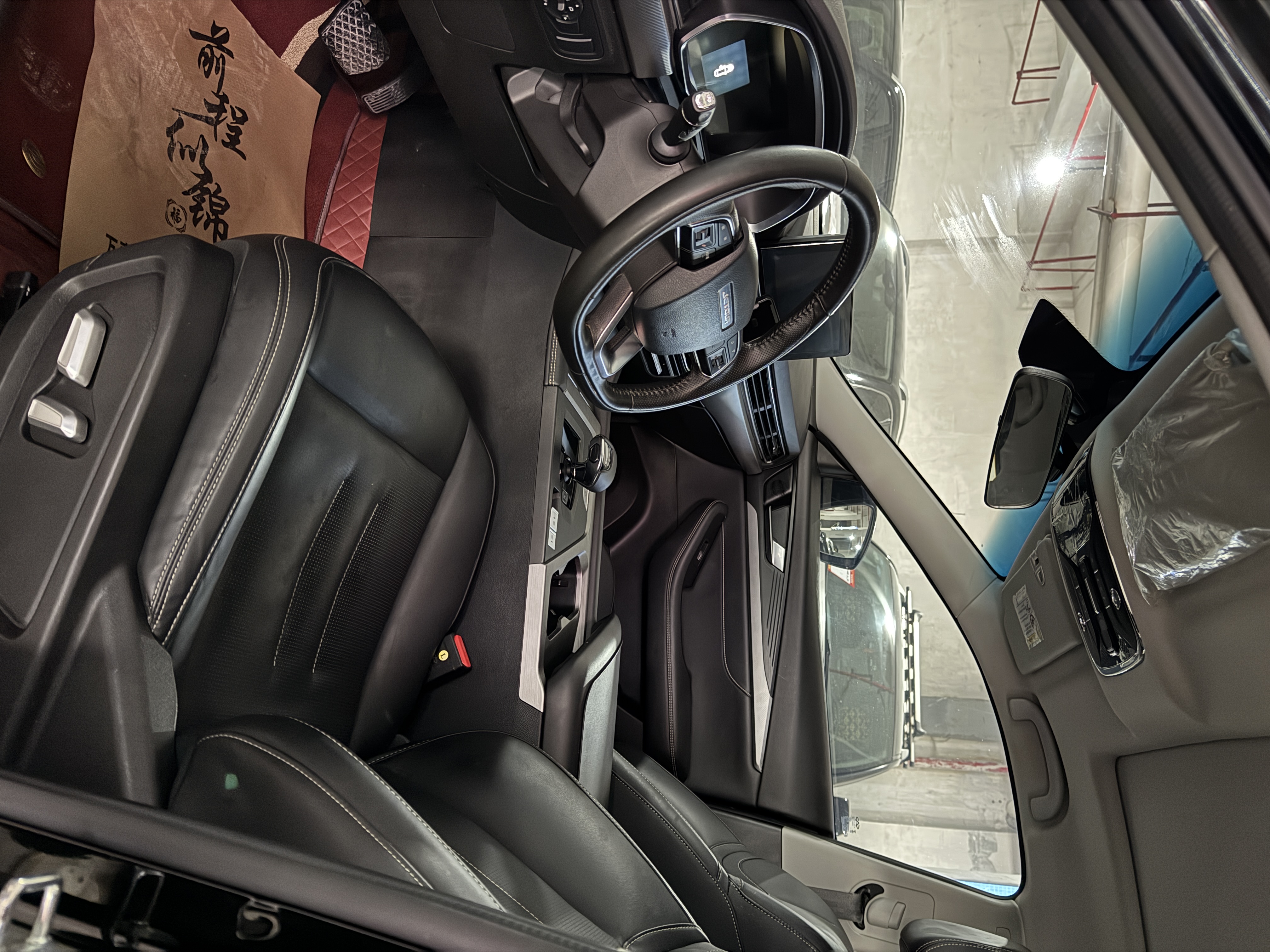 X70 2024 car image #4