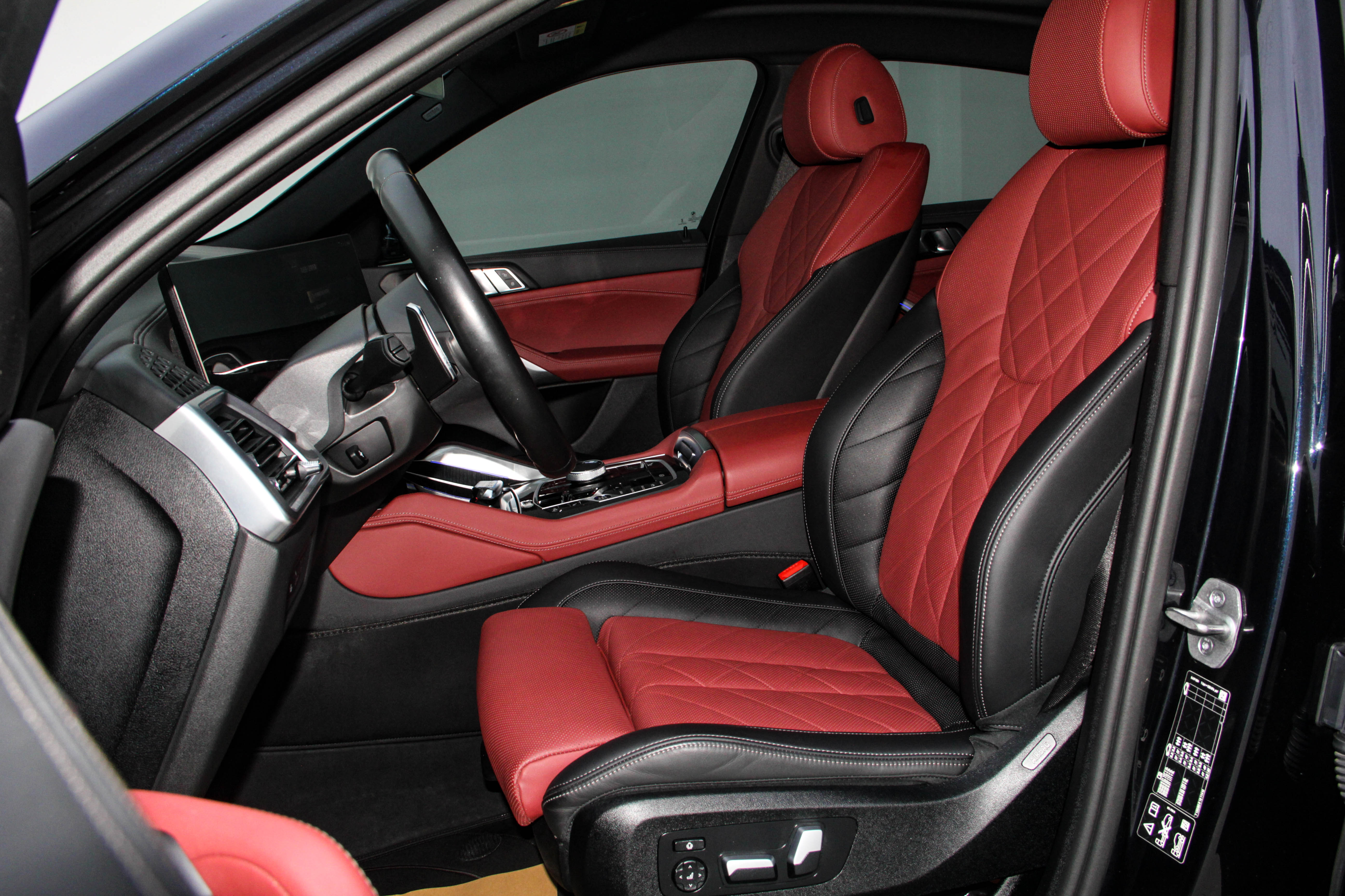 BMW X6 2023 car image #4