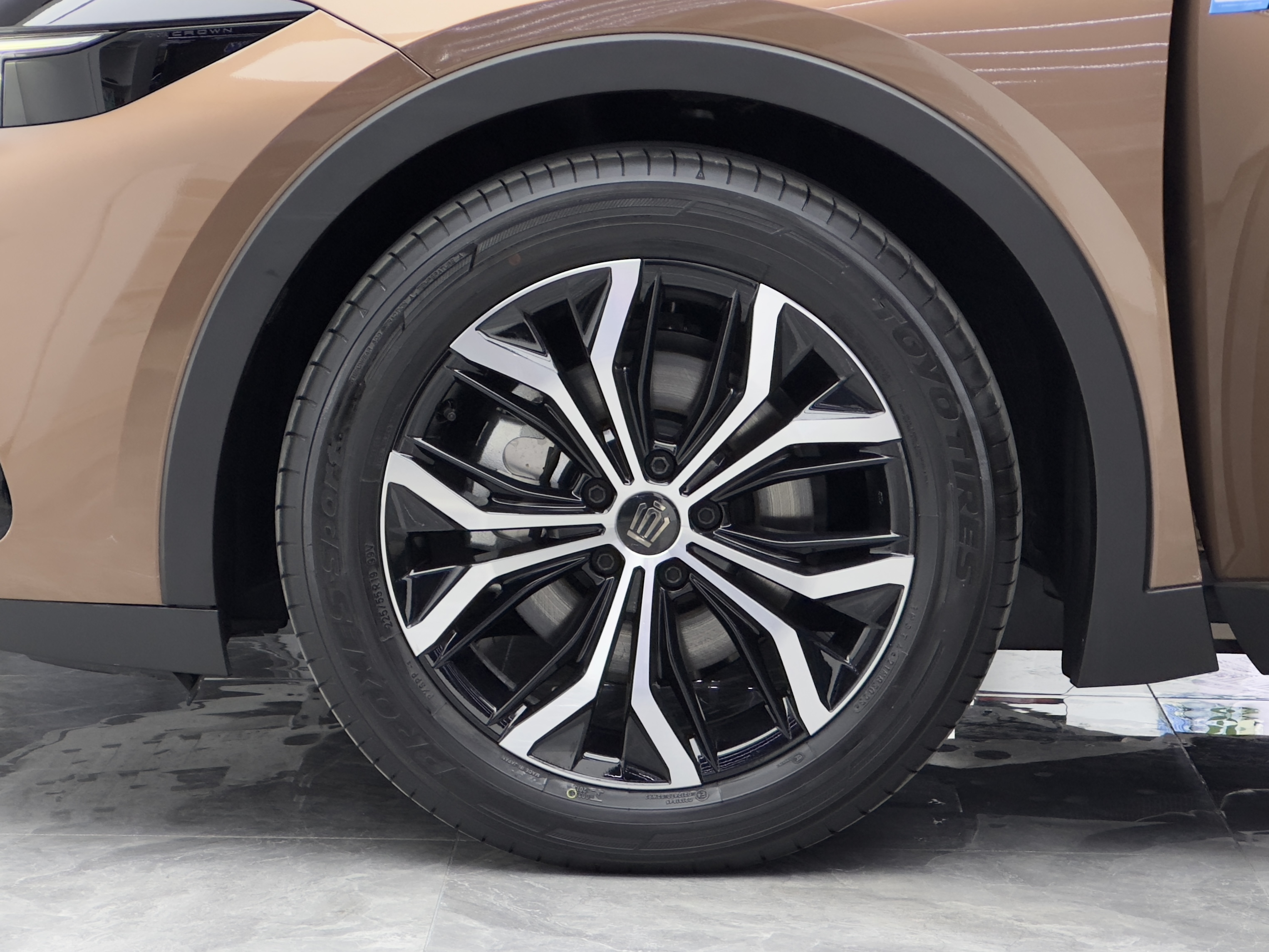 Toyota CrownSportCross 2026 image de voiture #4