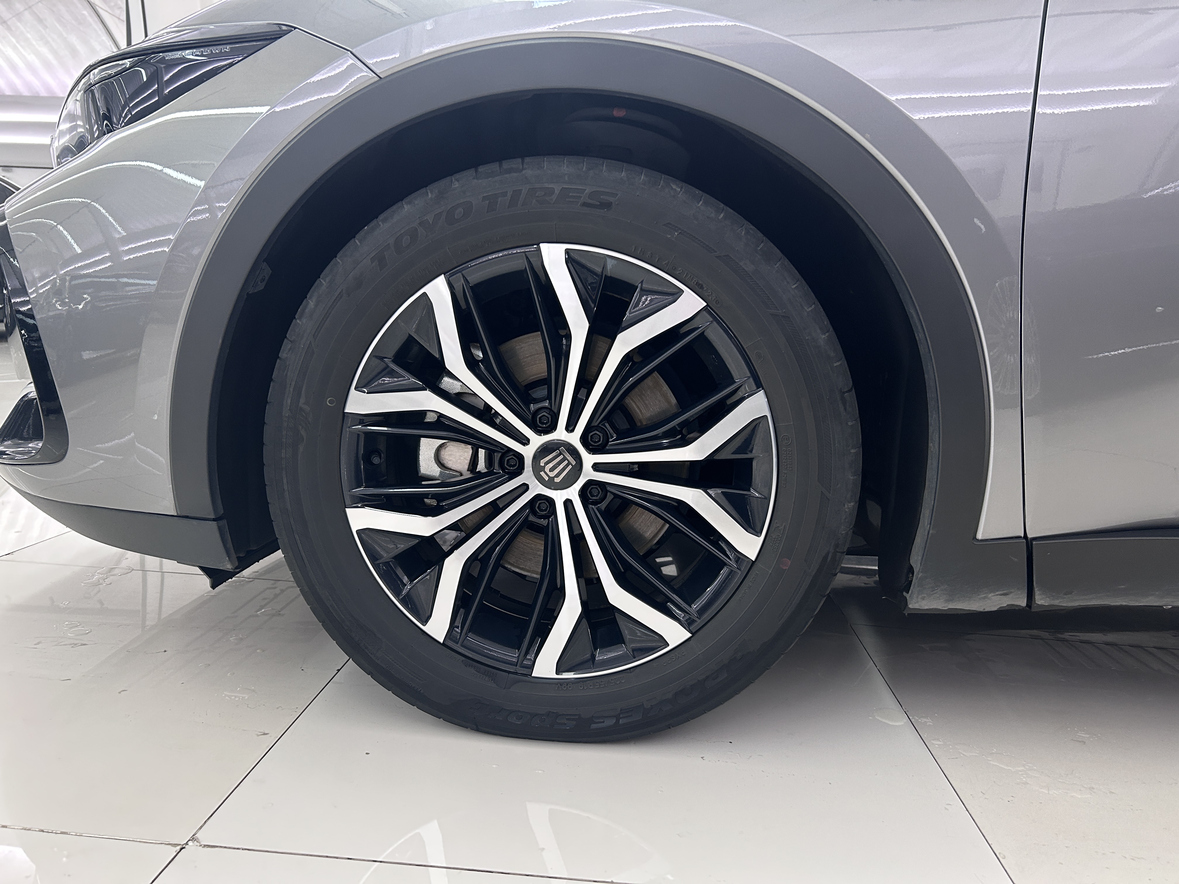 Toyota CrownSportCross 2023 image de voiture #4