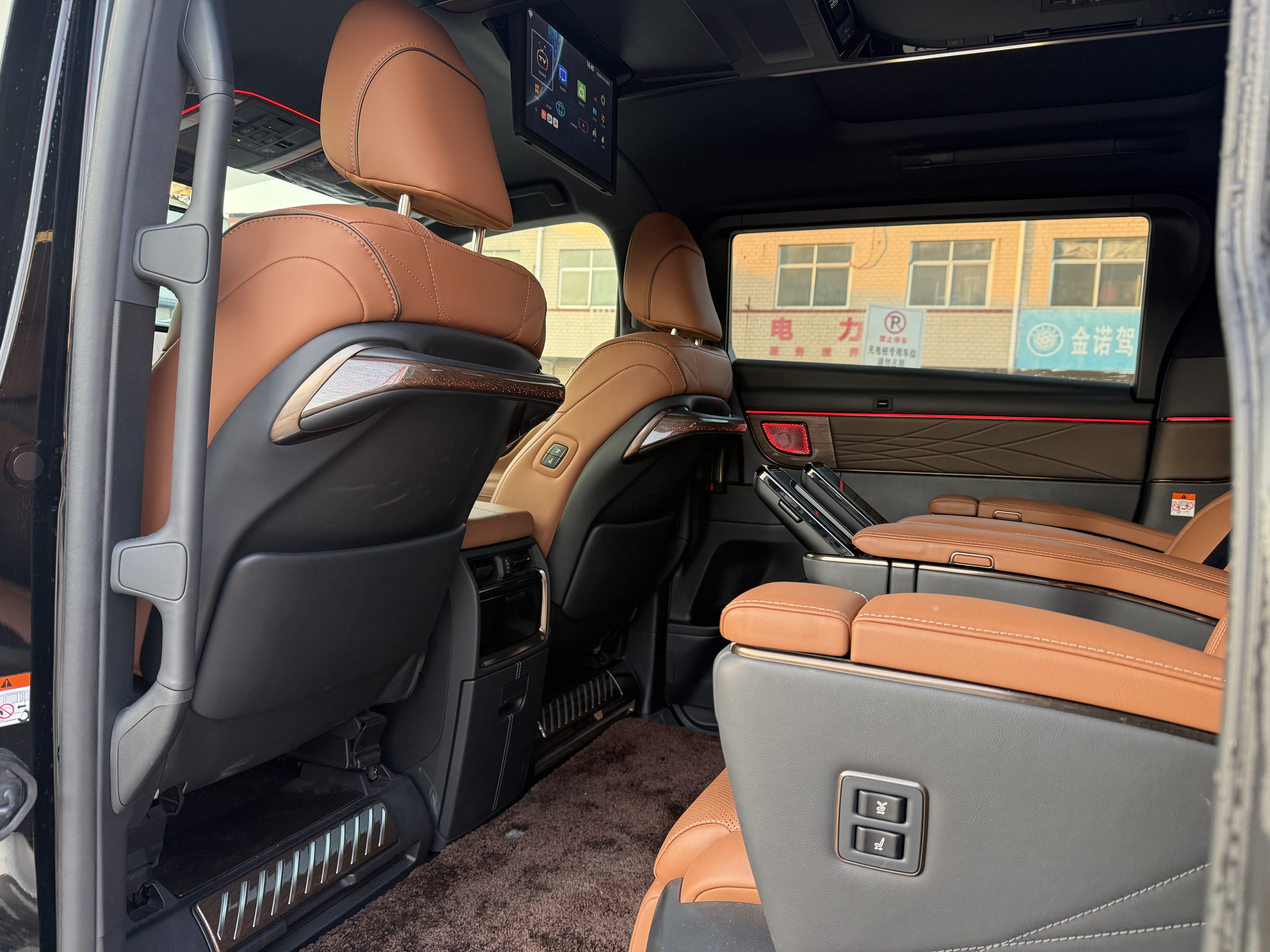 Toyota Alphard 2025 car image #4