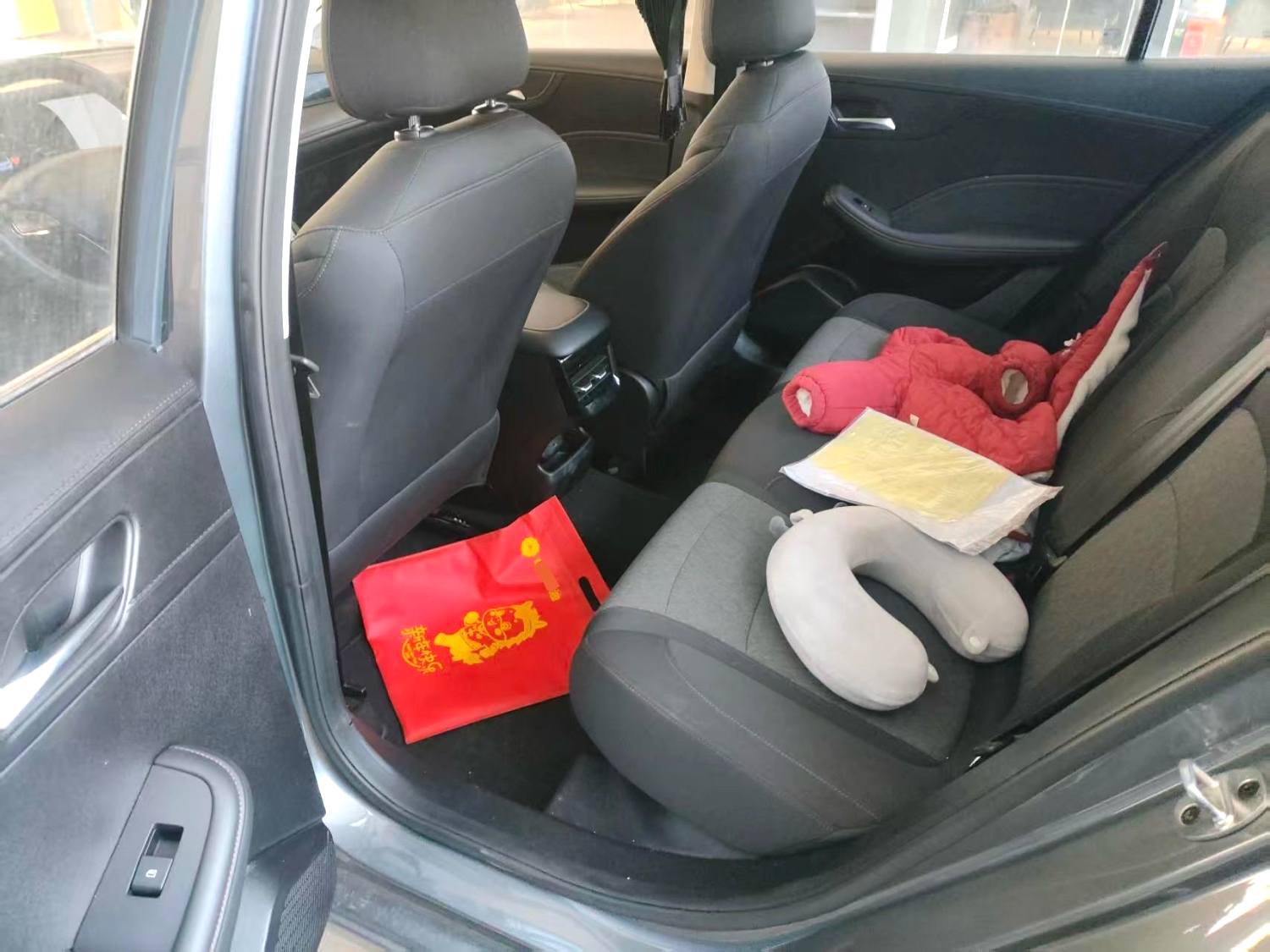 Roewe i5 2024 #4 Roewe i5 2024 car image #4