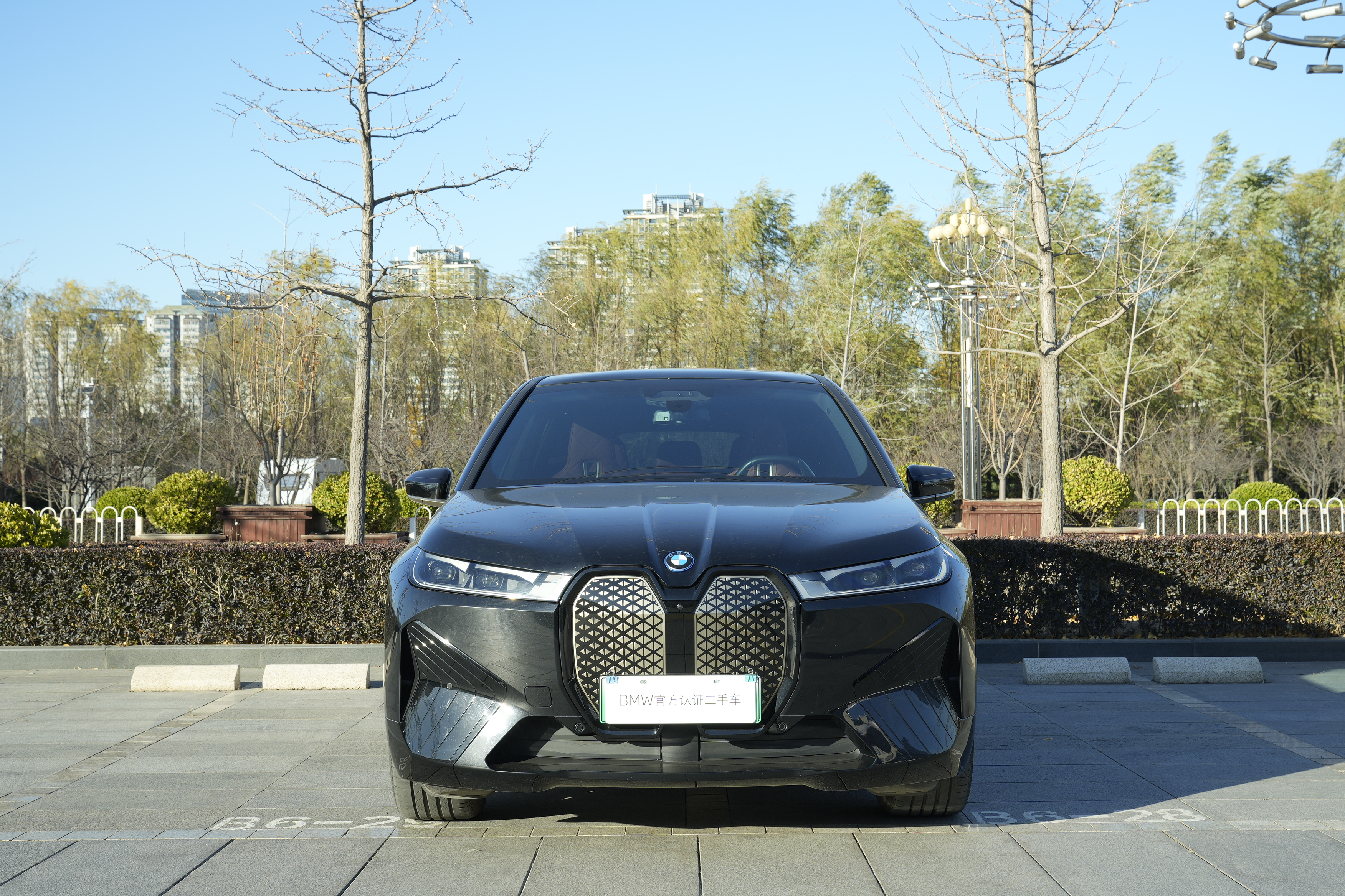 BMW iX M60 2025 car image #4