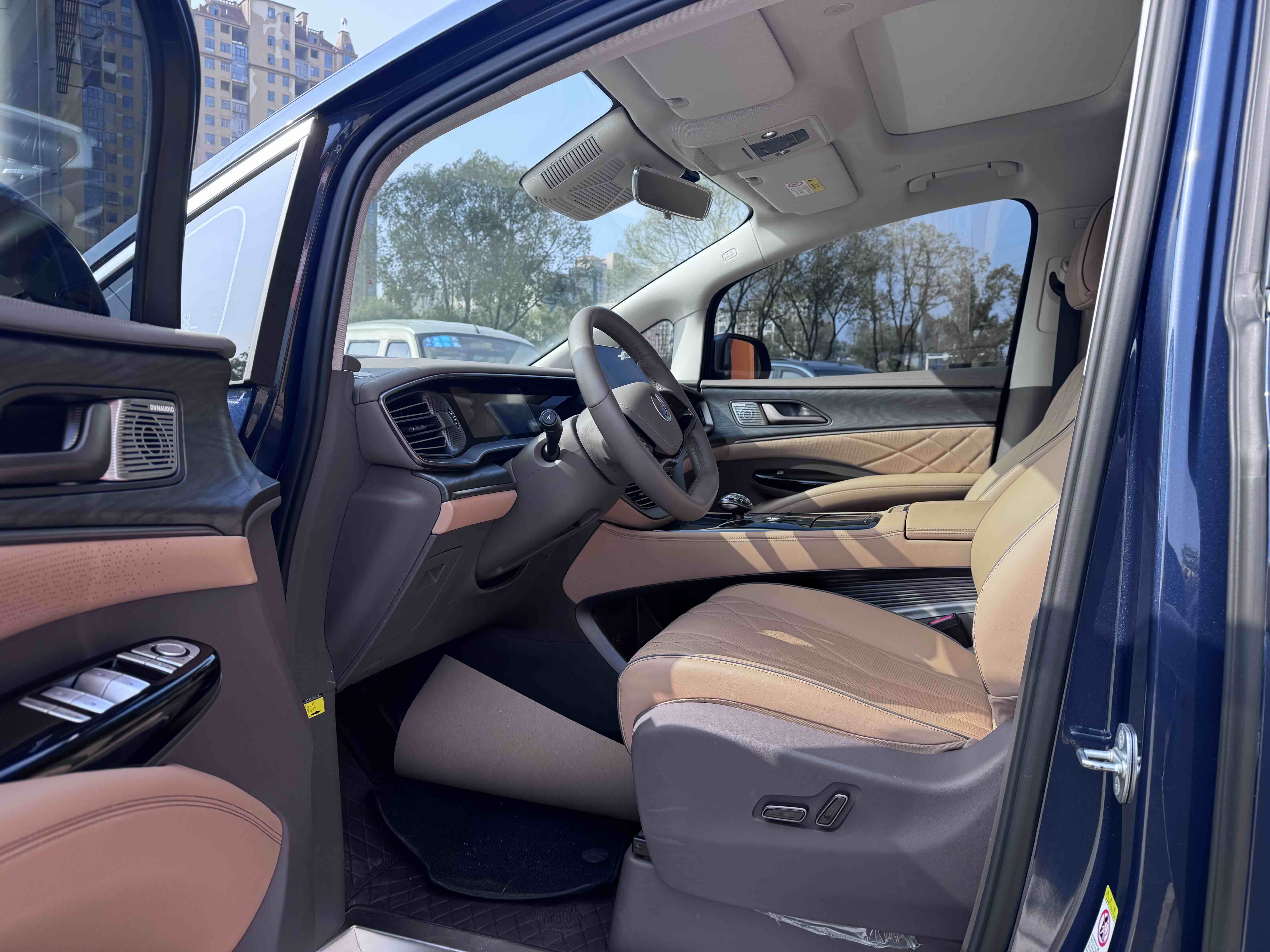 Denza D9 2023 صورة سيارة #4