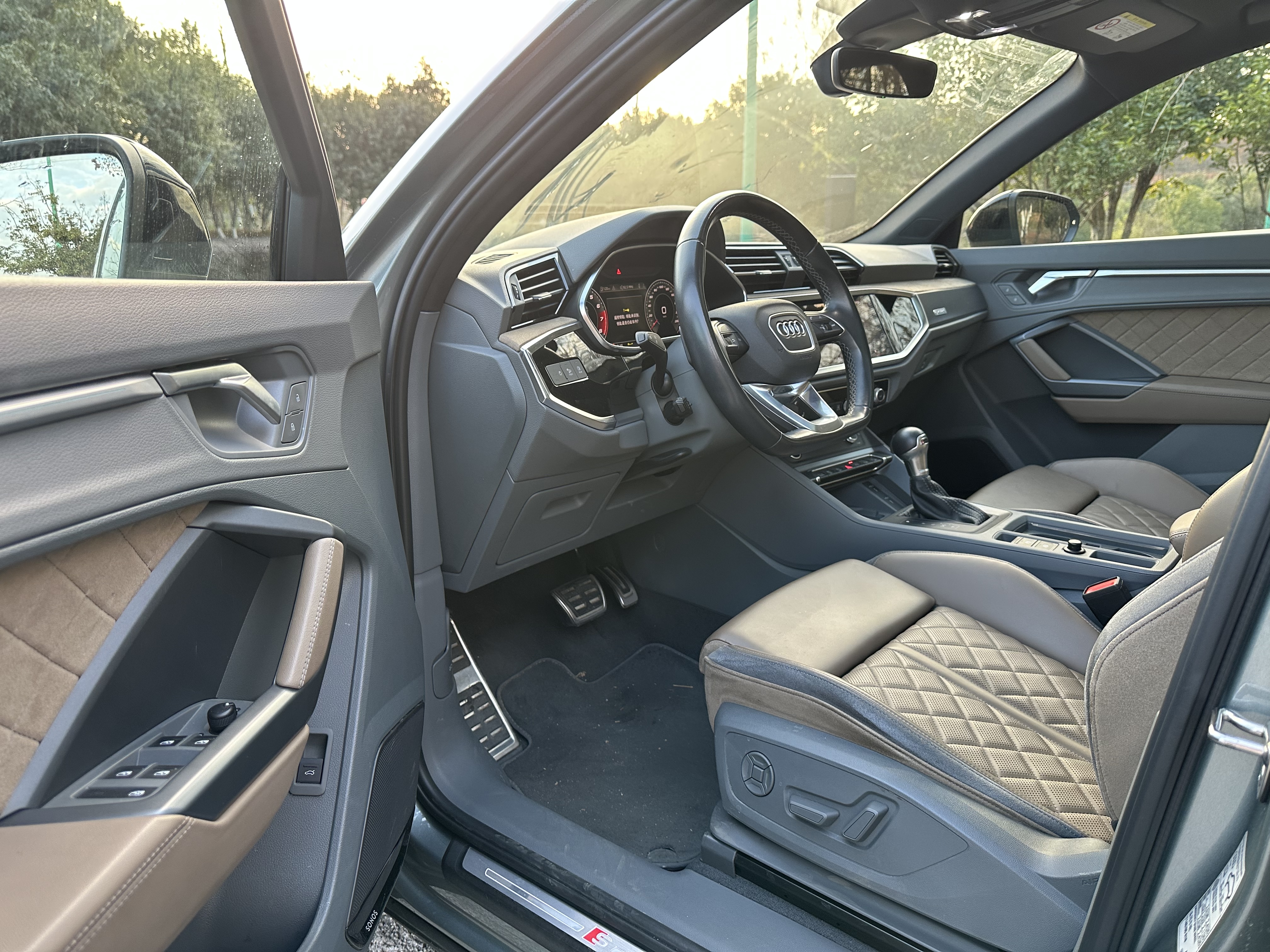 Audi Q3 2023 car image #4