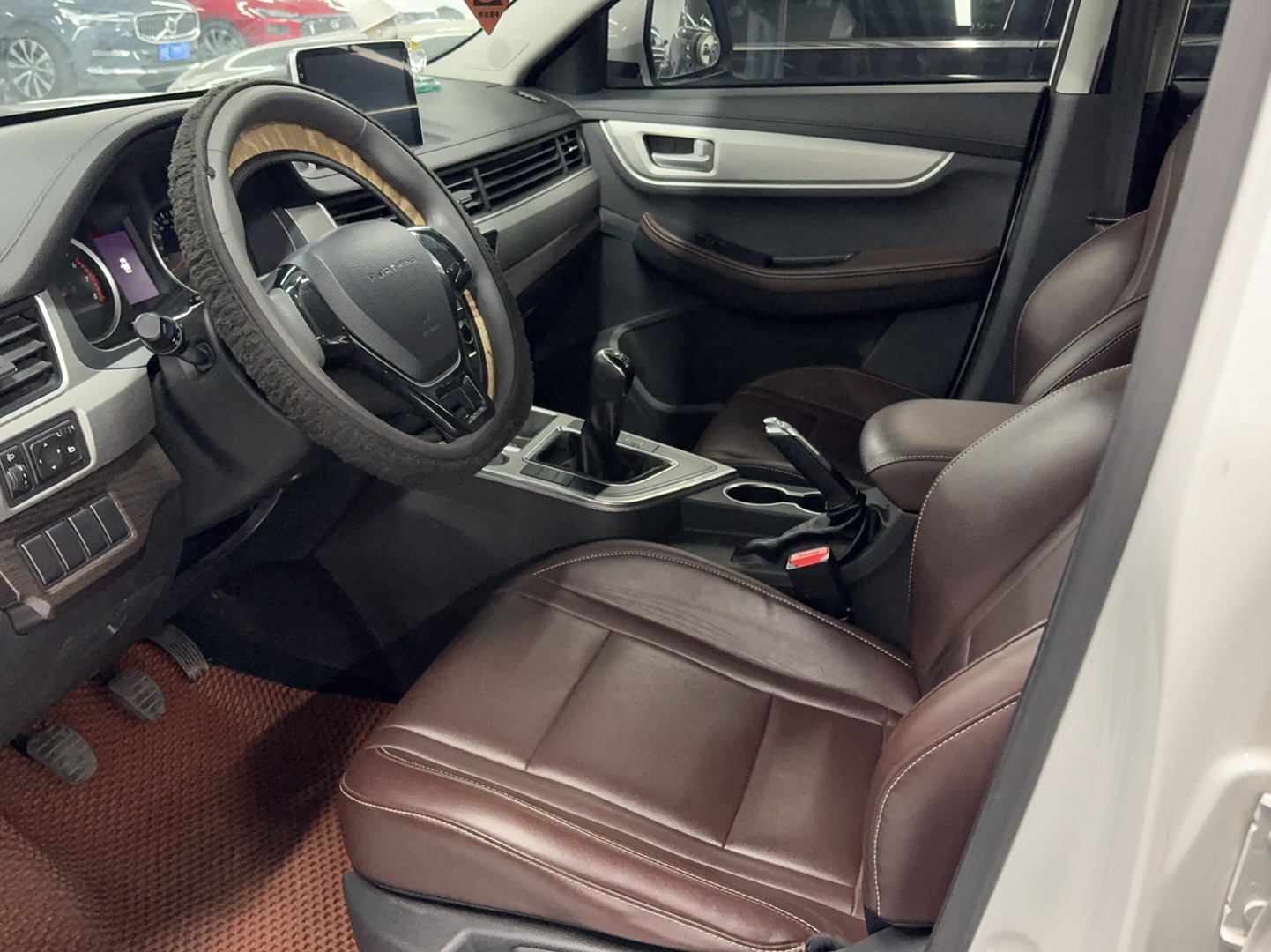 T5 2023 #4 T5 2023 car image #4