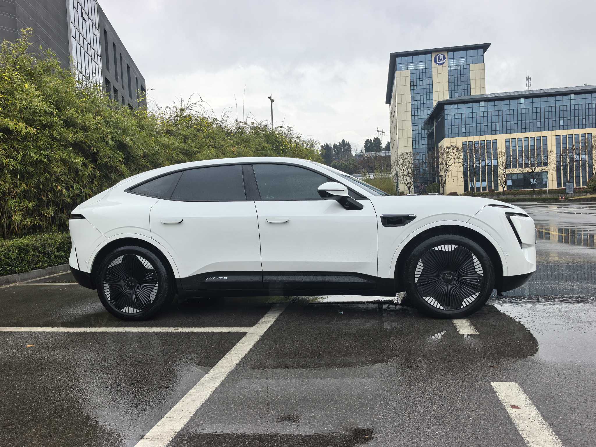 Avatr 11 2024 image de voiture #4