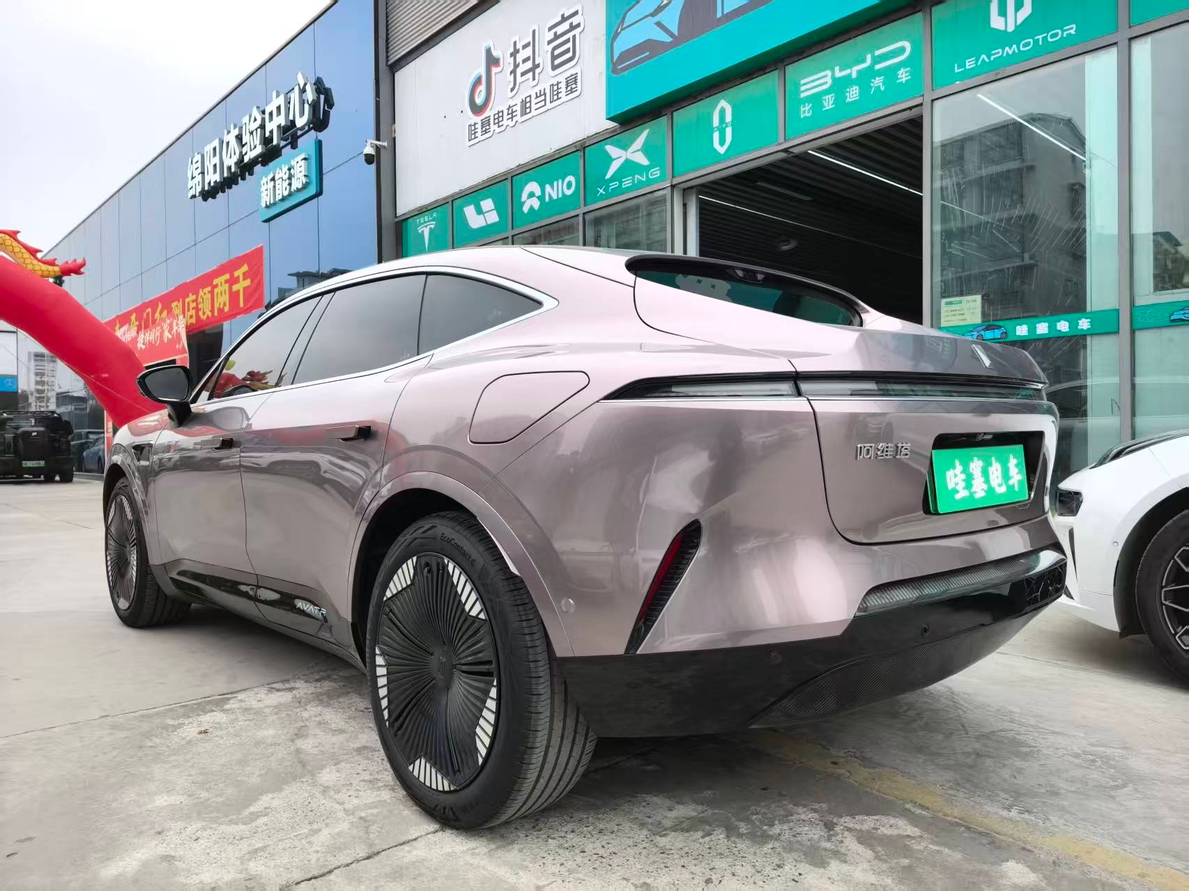 Avatr 11 2023 #4 Avatr 11 2023 car image #4