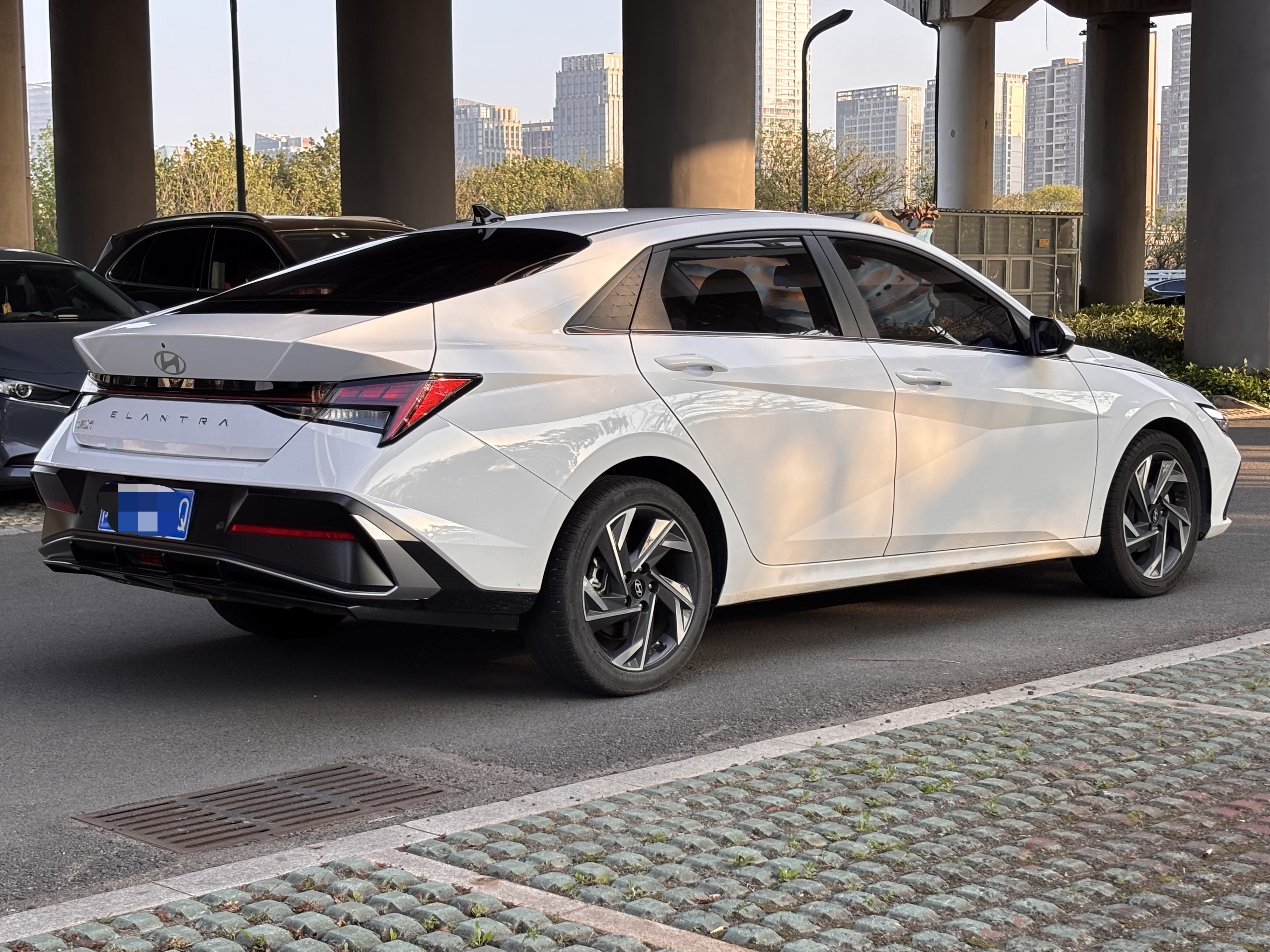 Hyundai Elantra 2024 immagine di auto #4