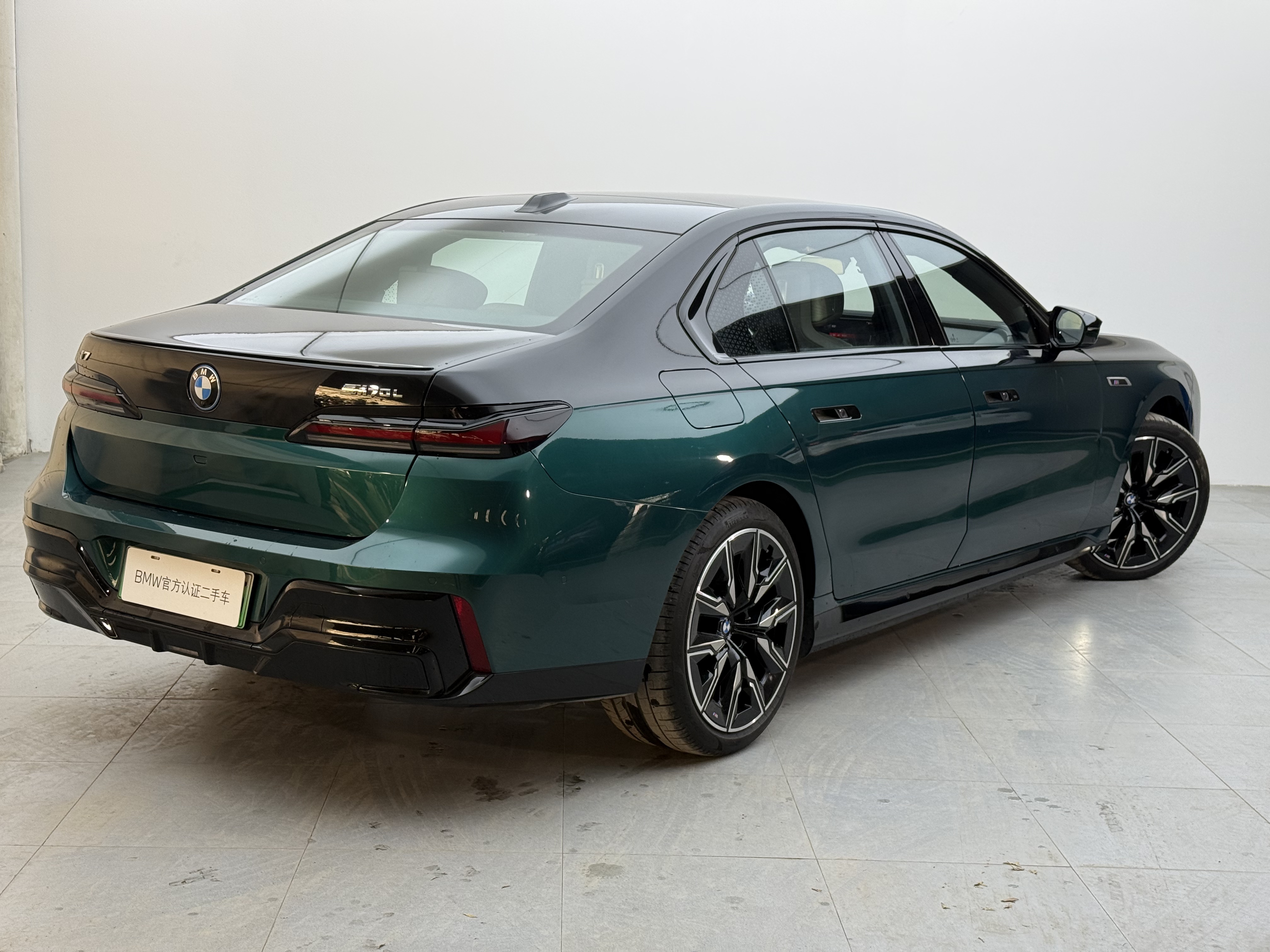 BMW i7 M70L 2024 #4 BMW i7 M70L 2024 car image #4