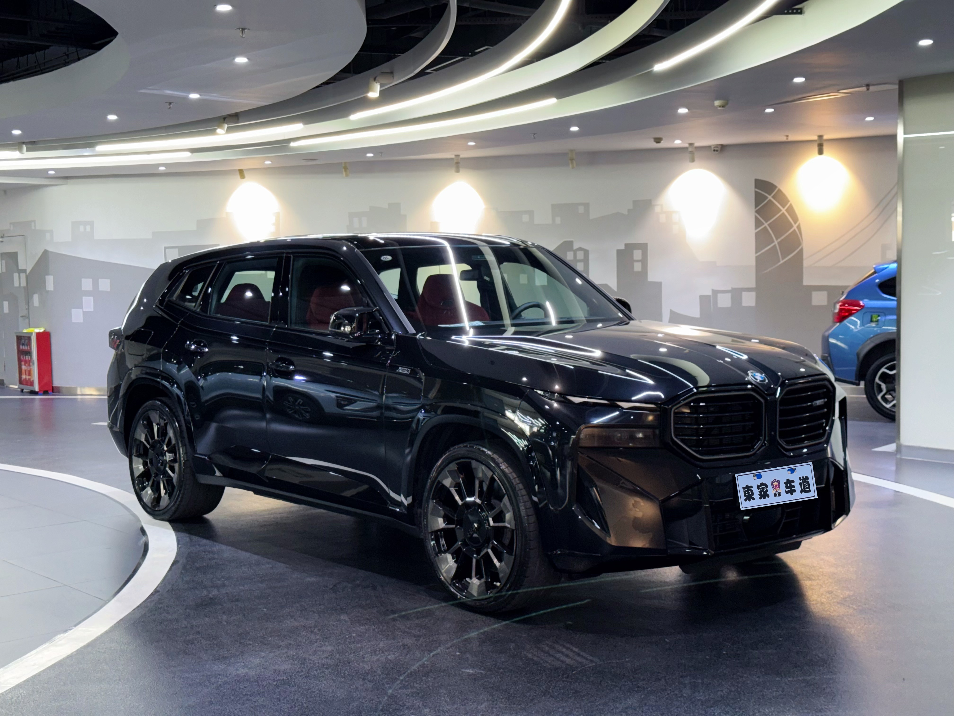 BMW XM 2025 صورة سيارة #4