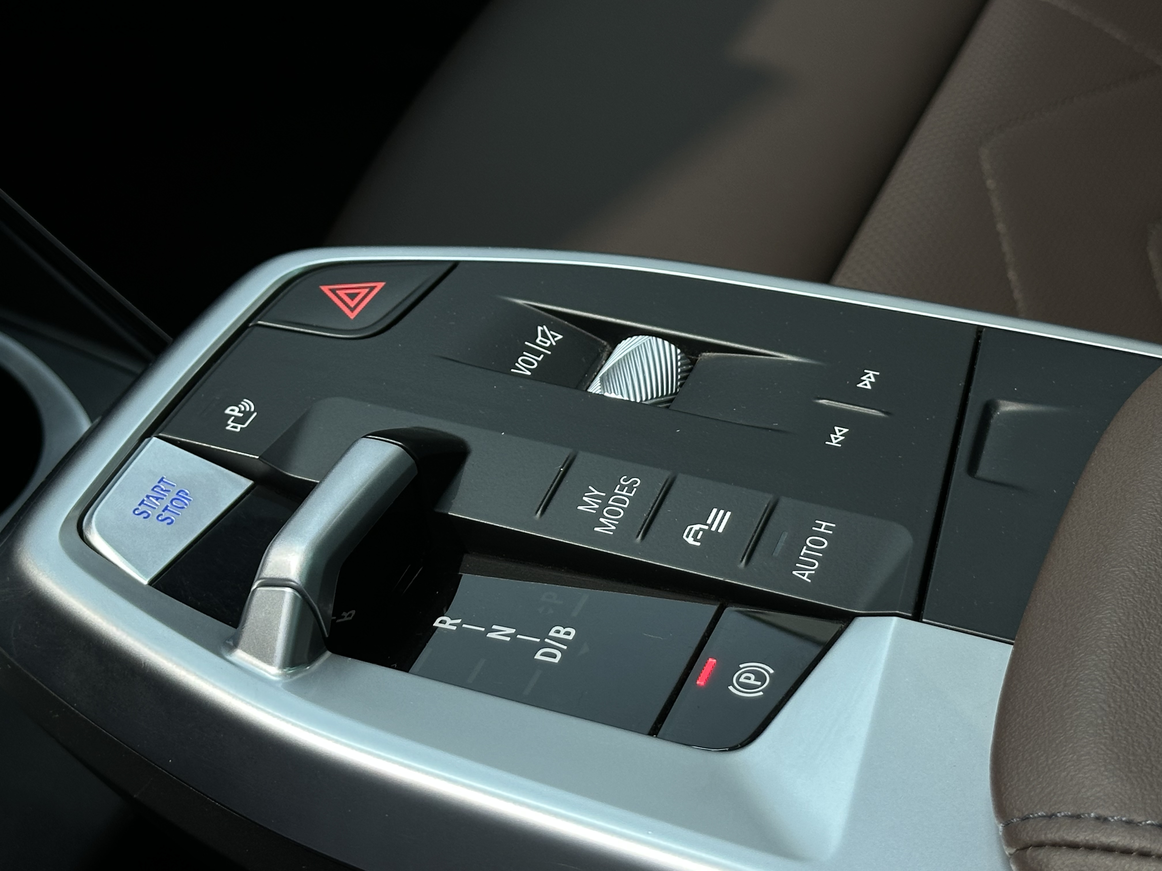 BMW iX1 2025 car image #4