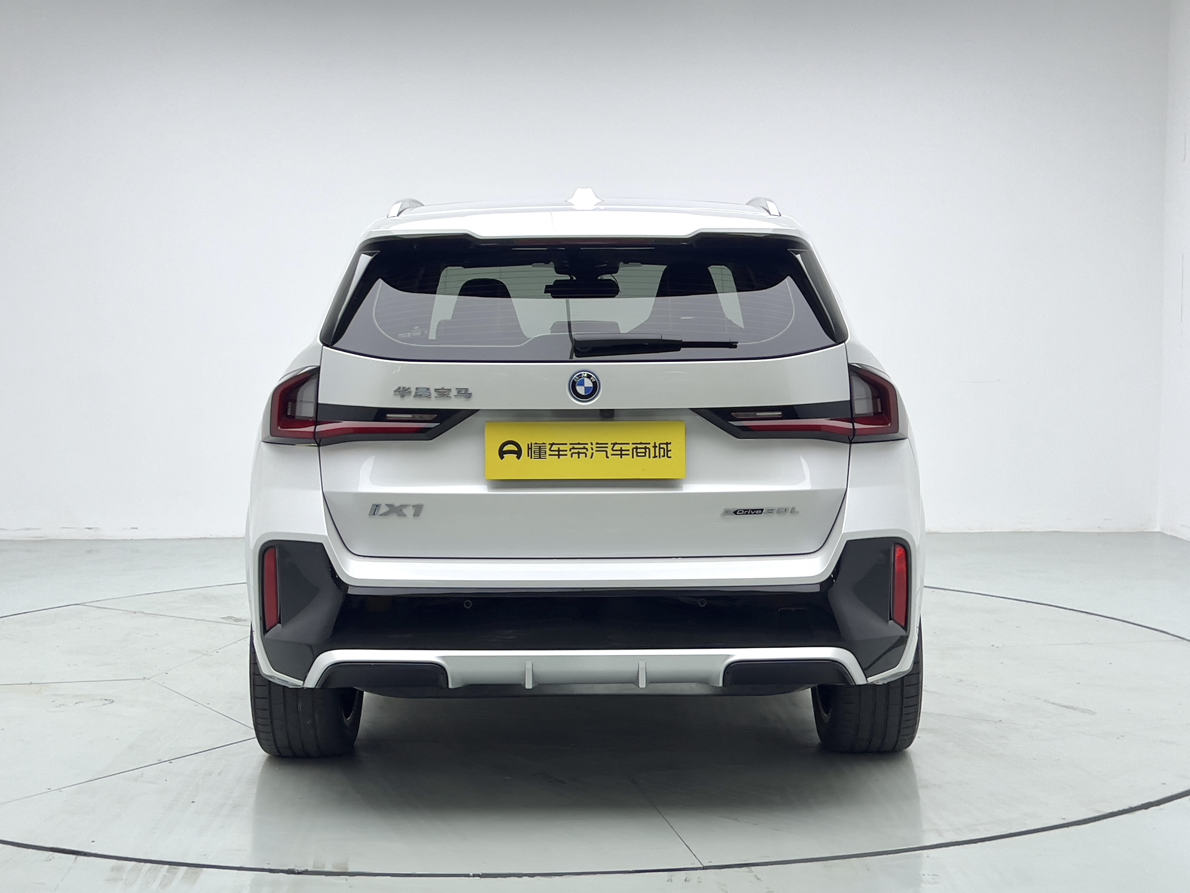 BMW iX1 2023 car image #4