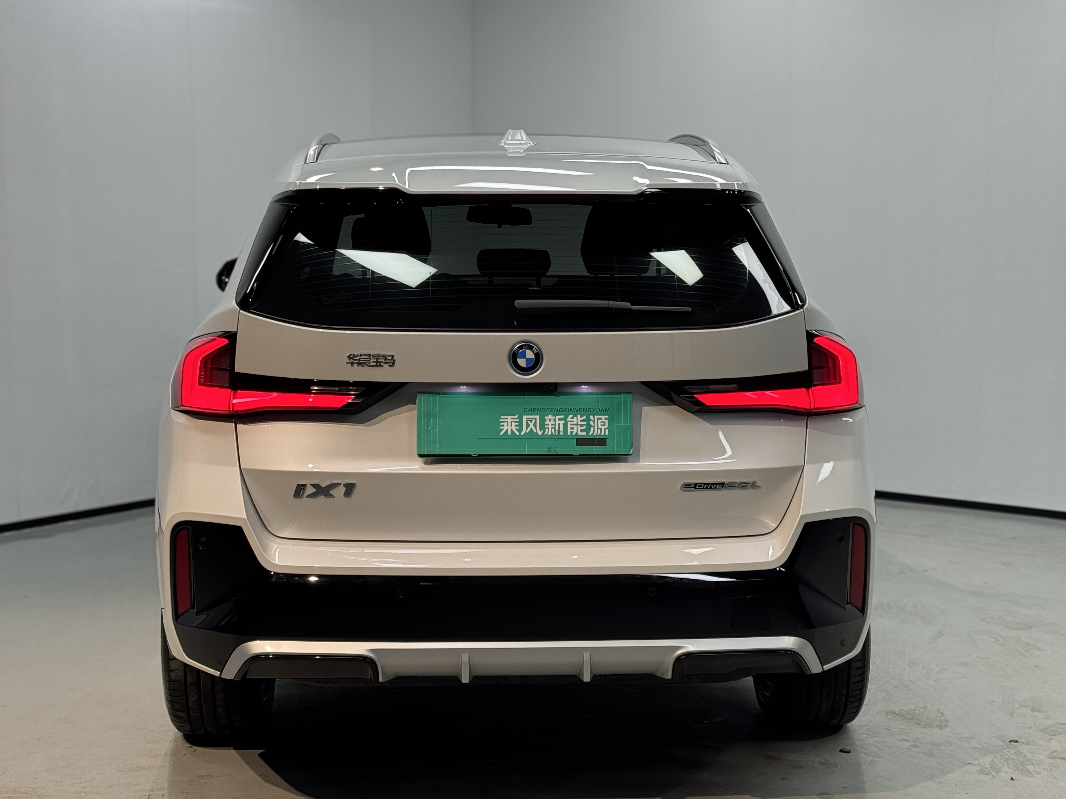 BMW iX1 2024 car image #4