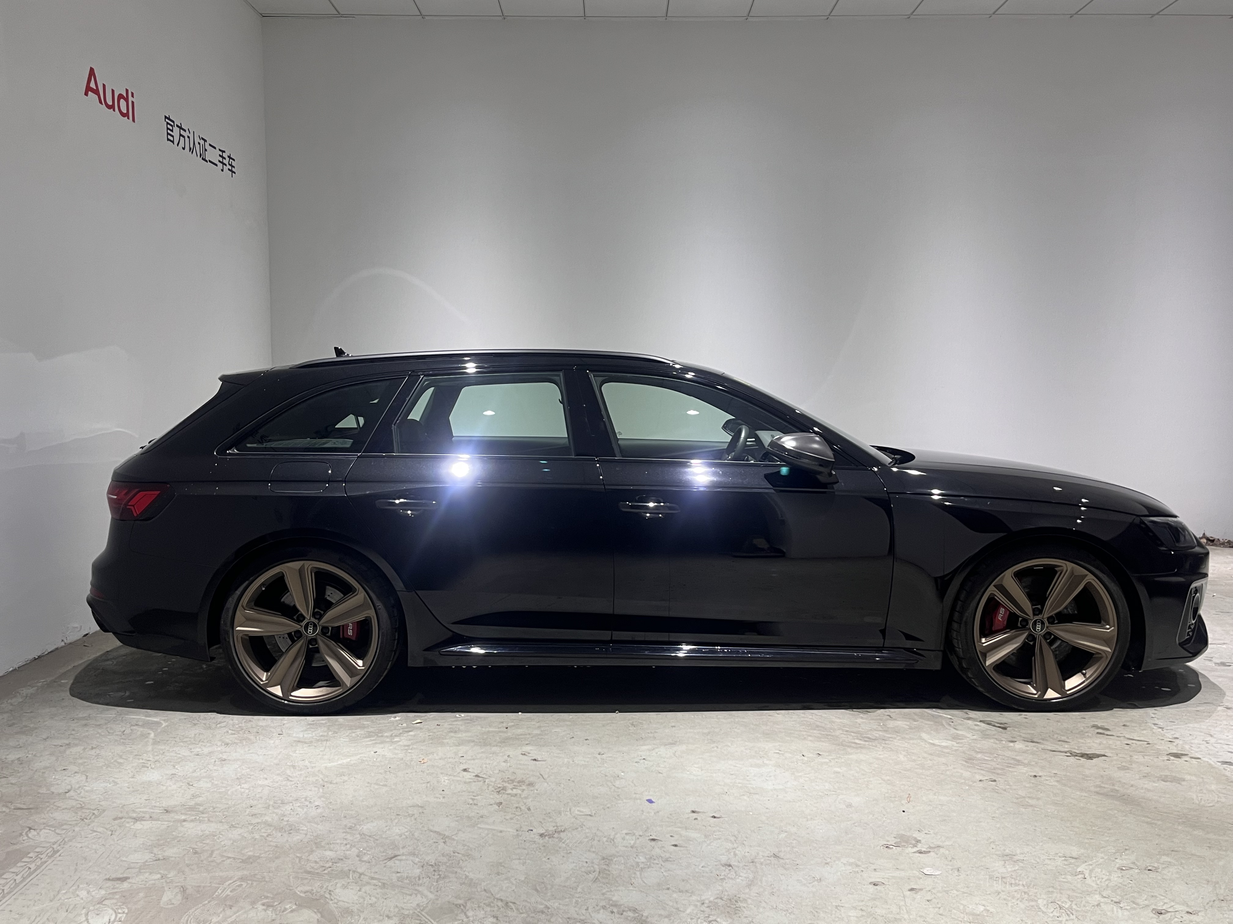 Audi RS 4 2024 car image #4