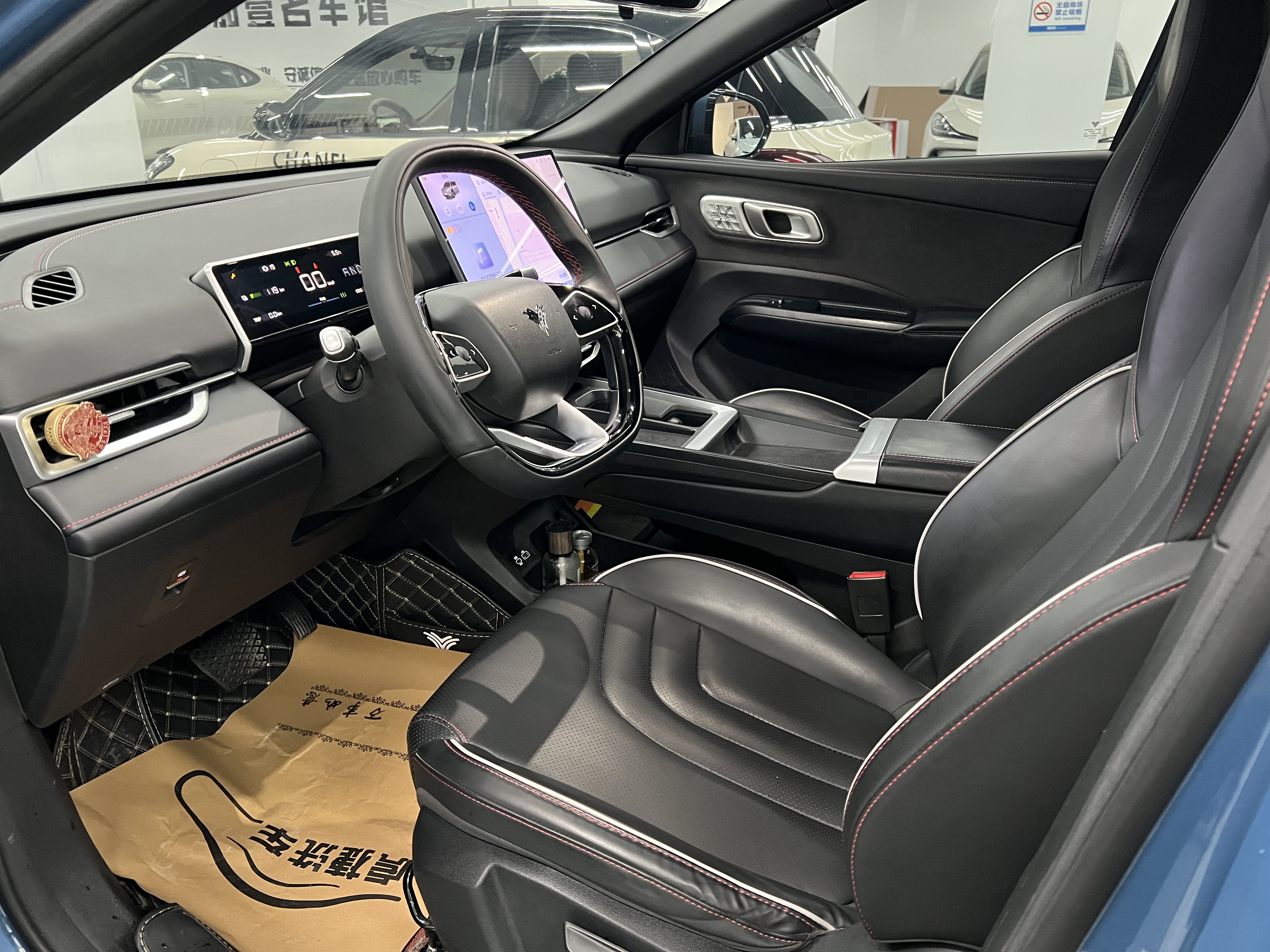 哪吒汽车 哪吒X 2023 汽车图片 #4