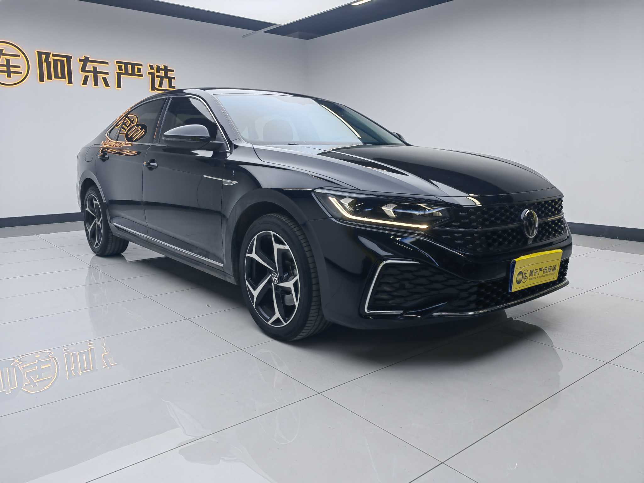 Volkswagen Passat 2023 car image #4