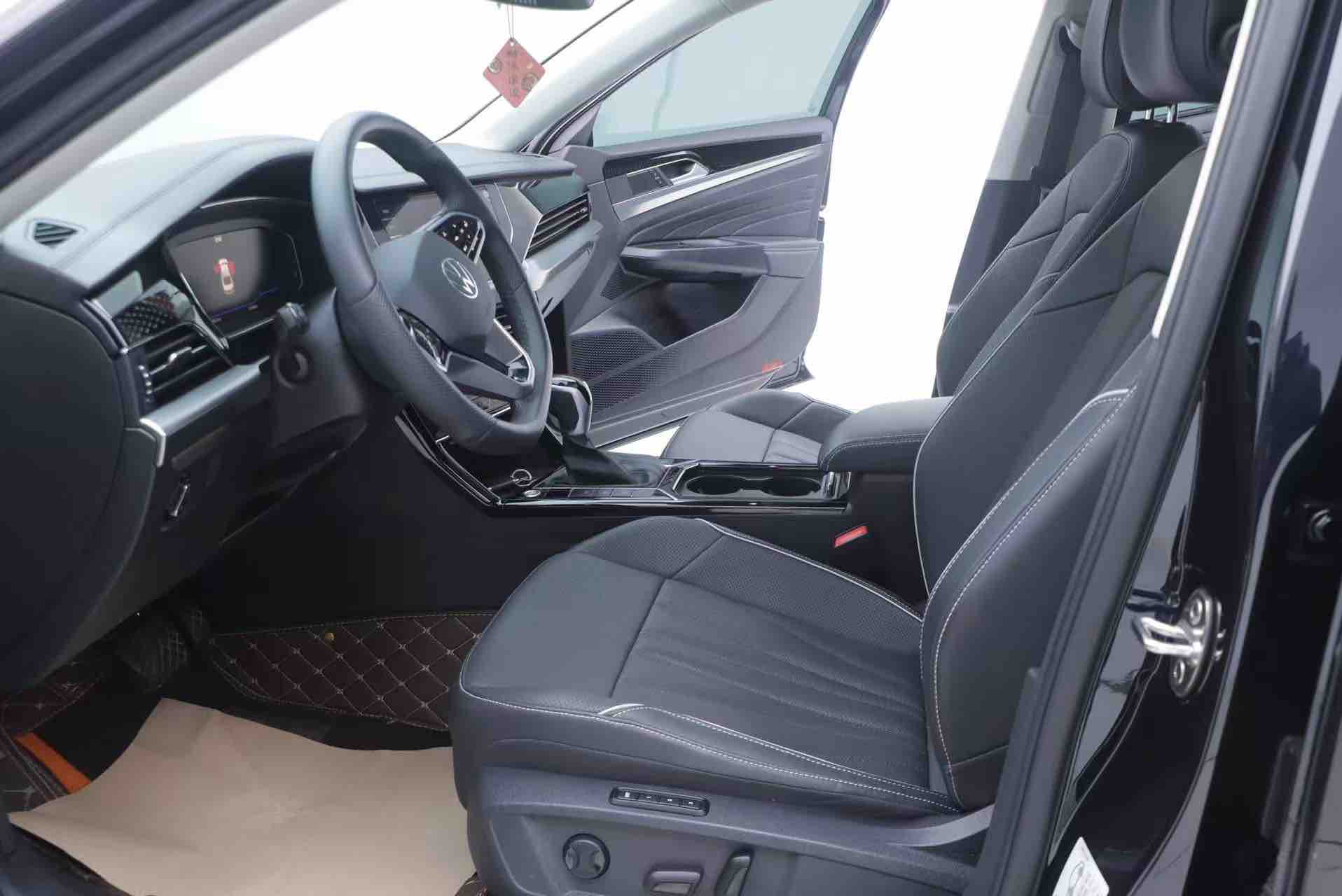Volkswagen Passat 2024 car image #4