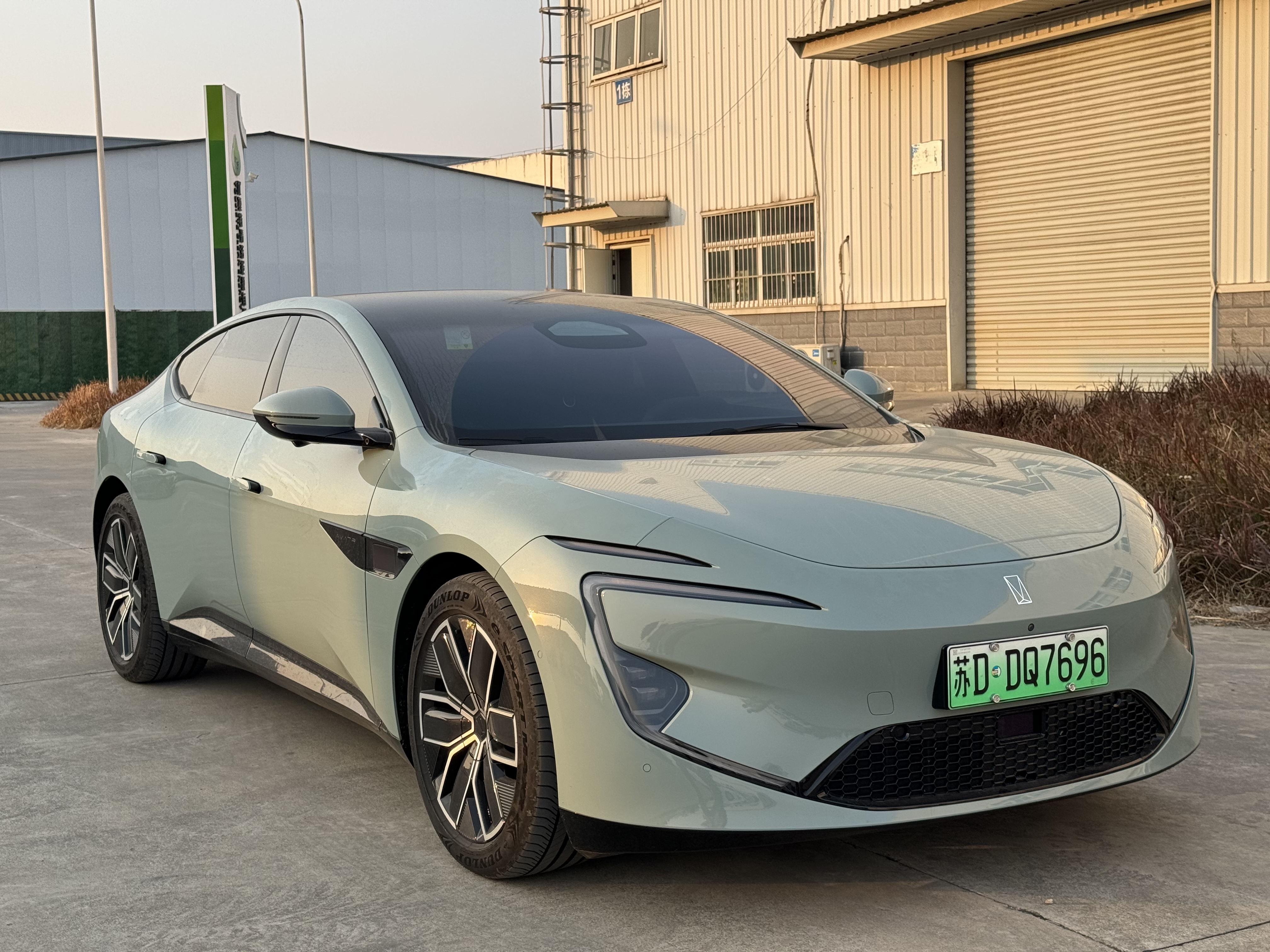 Avatr 12 2024 car image #4