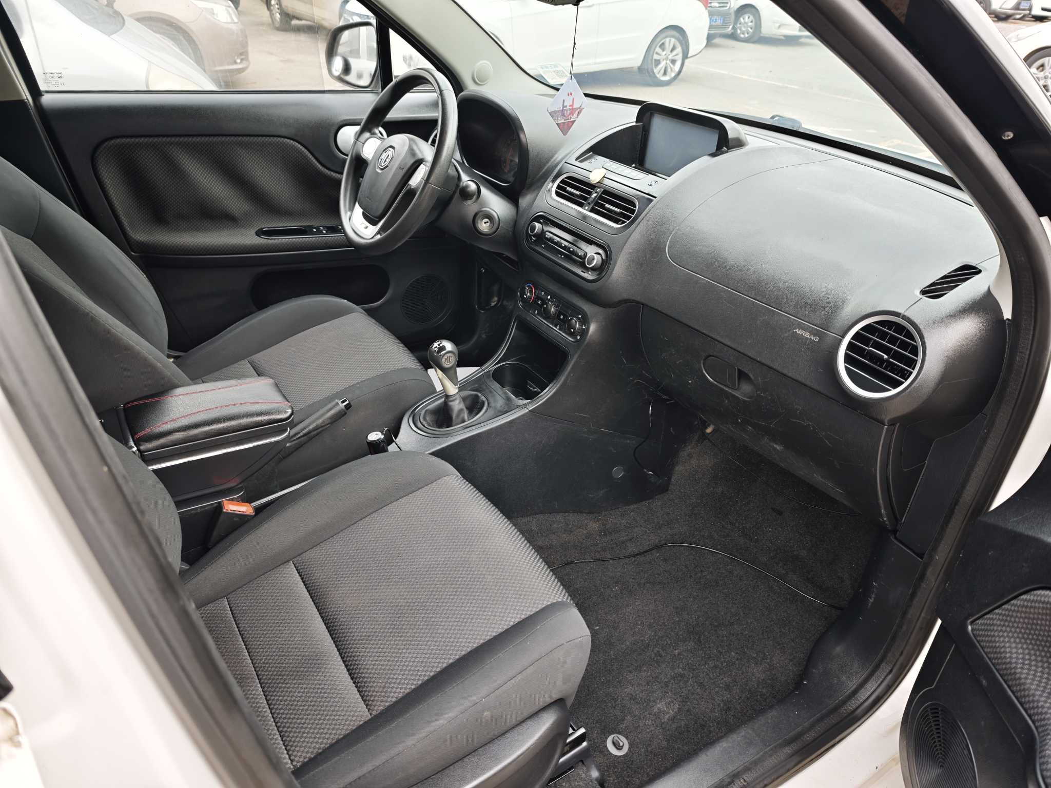 MG 3 2015 car image #4