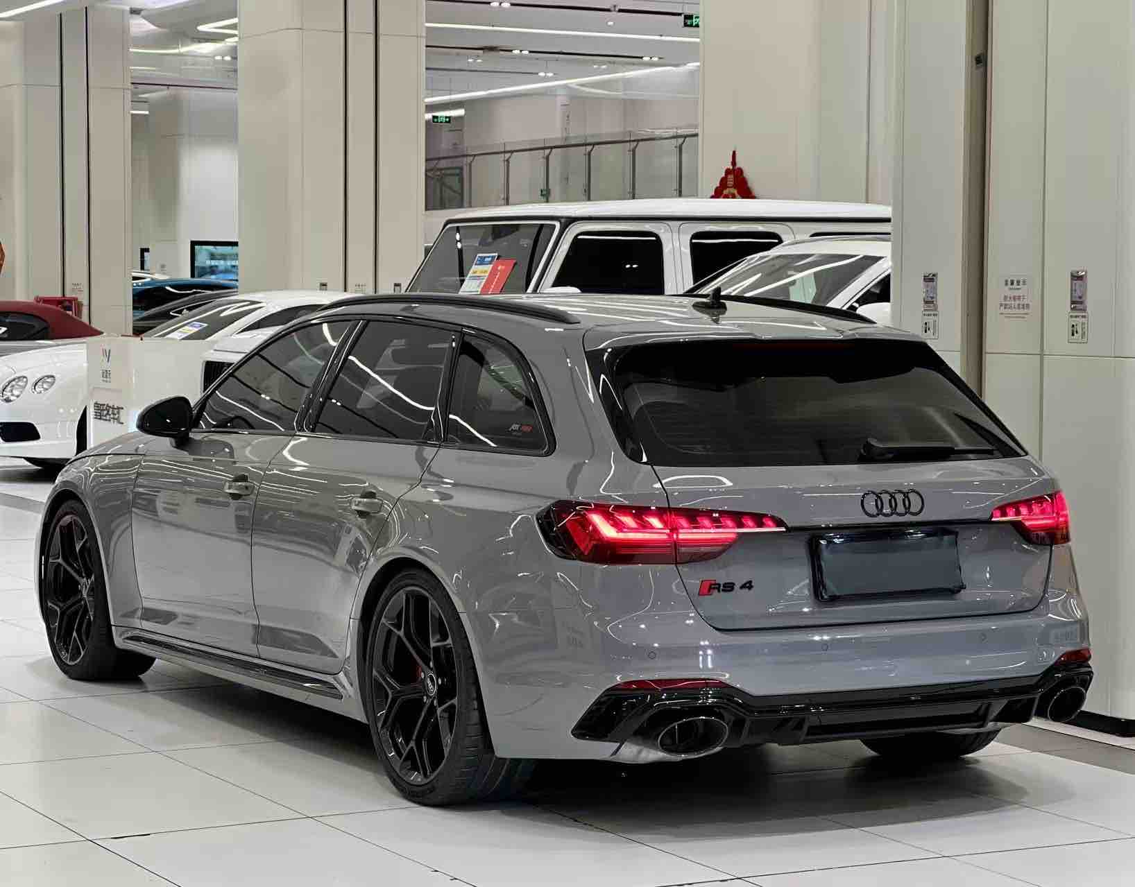 Audi RS 4 2024 immagine di auto #4