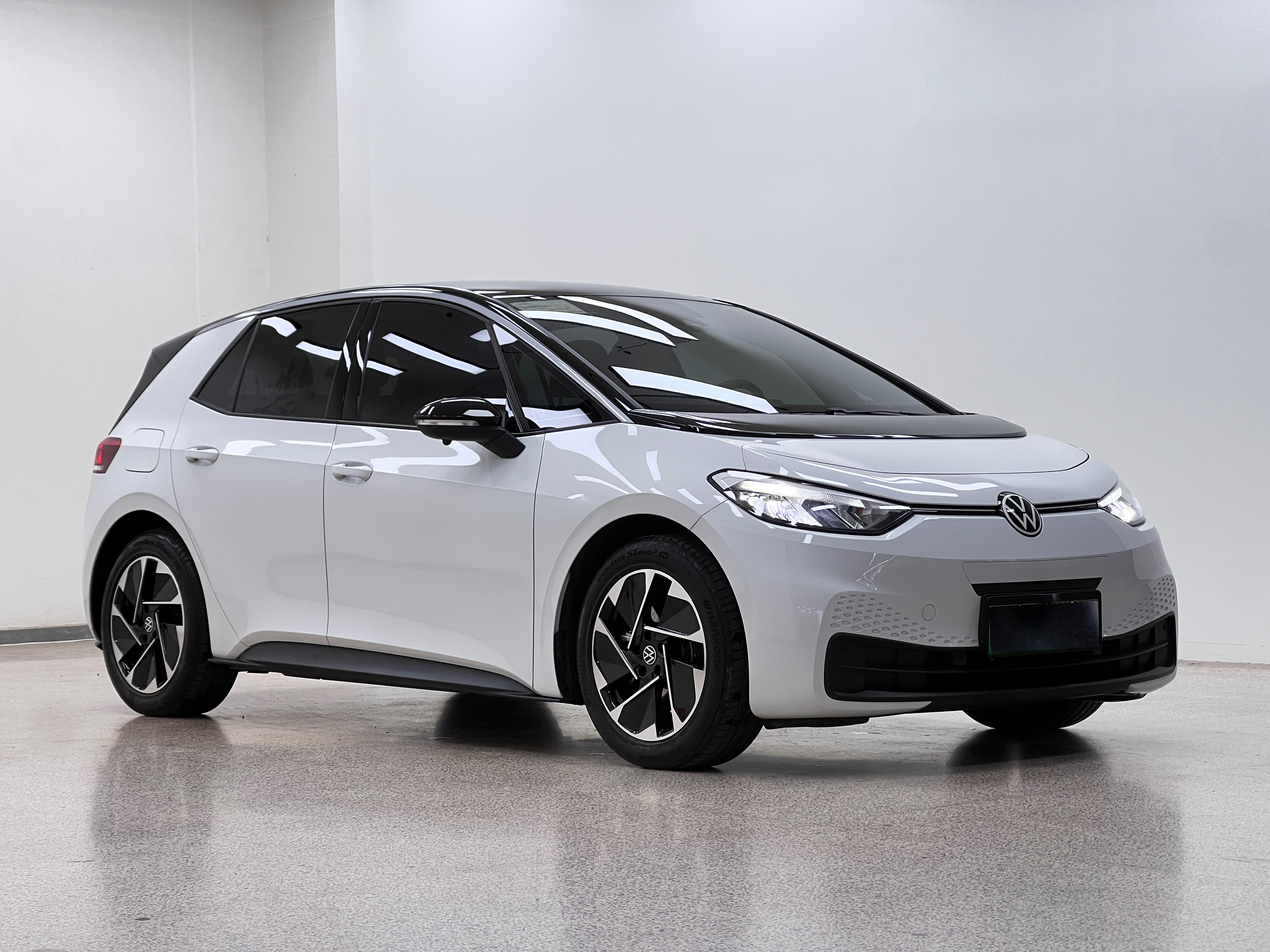 Volkswagen ID.3 2024 immagine di auto #4