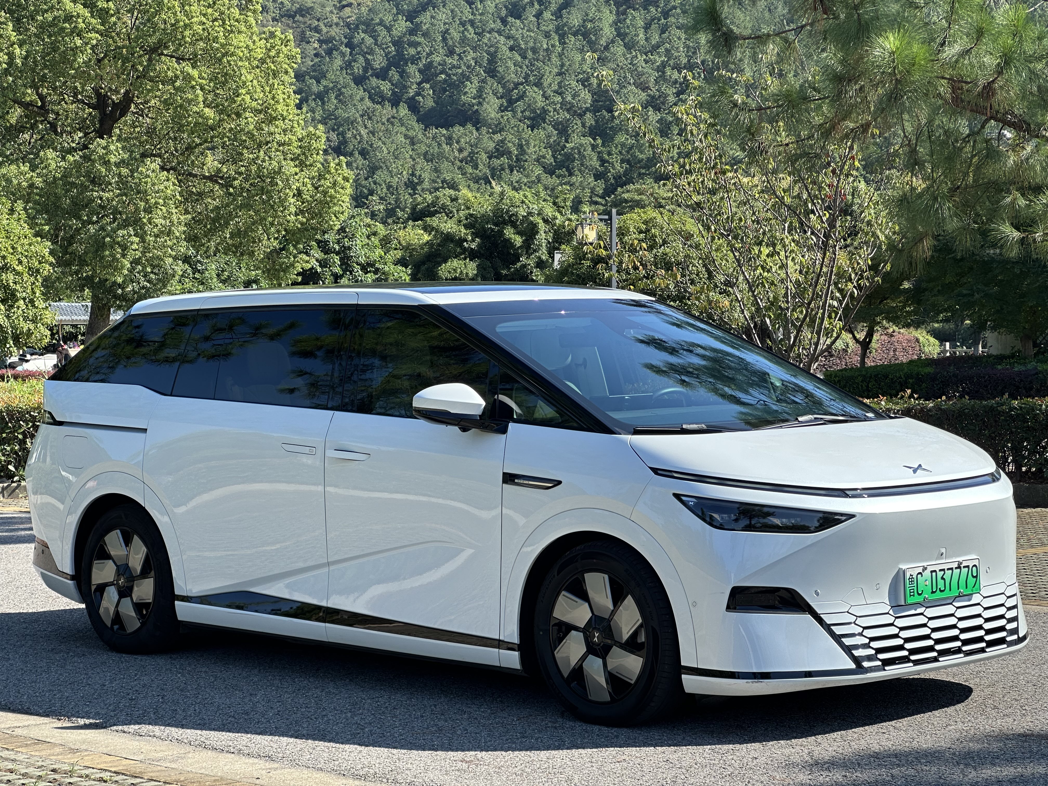 Xpeng X9 2024 immagine di auto #4