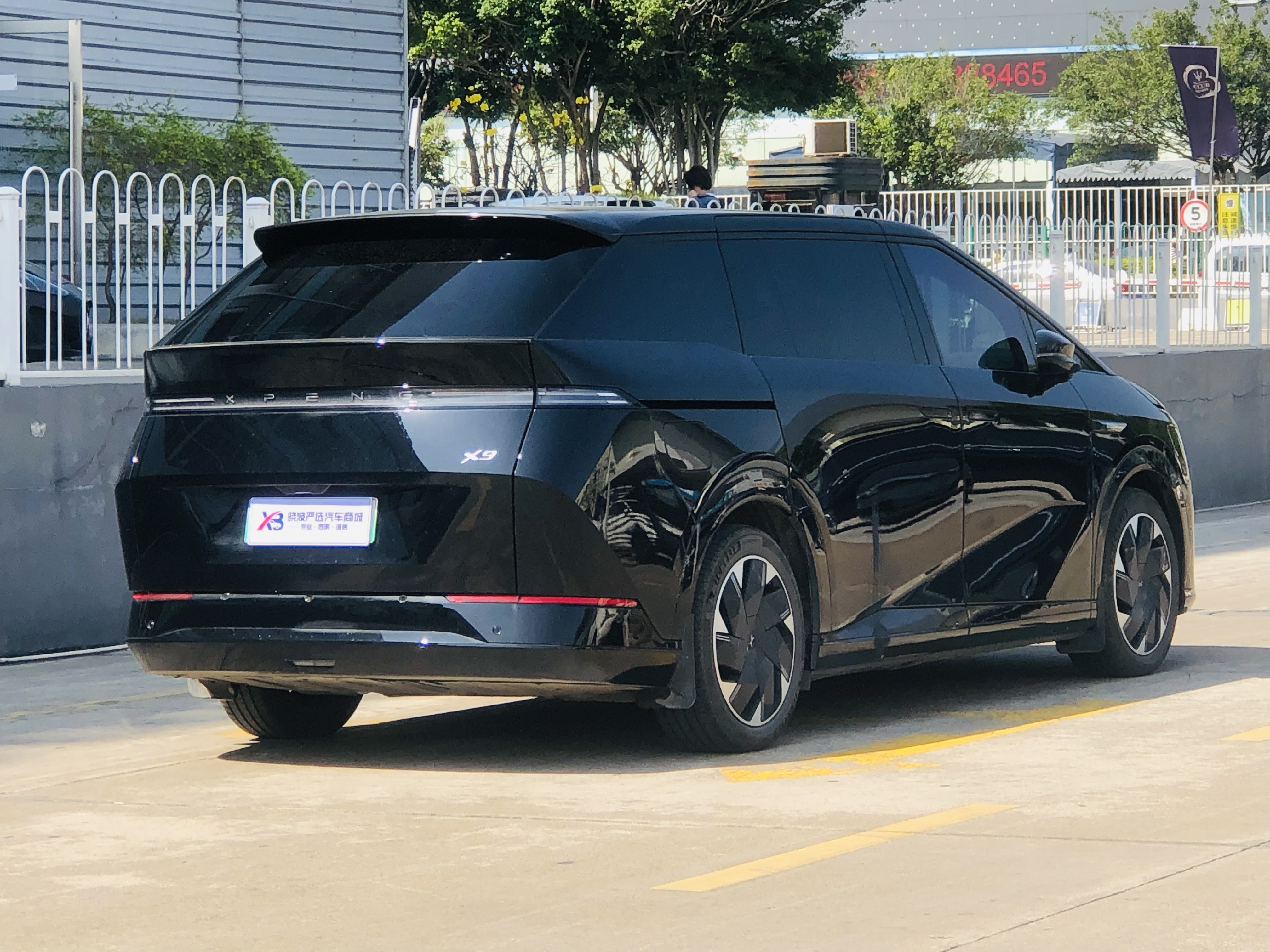 Xpeng X9 2025 изображение автомобиля #4