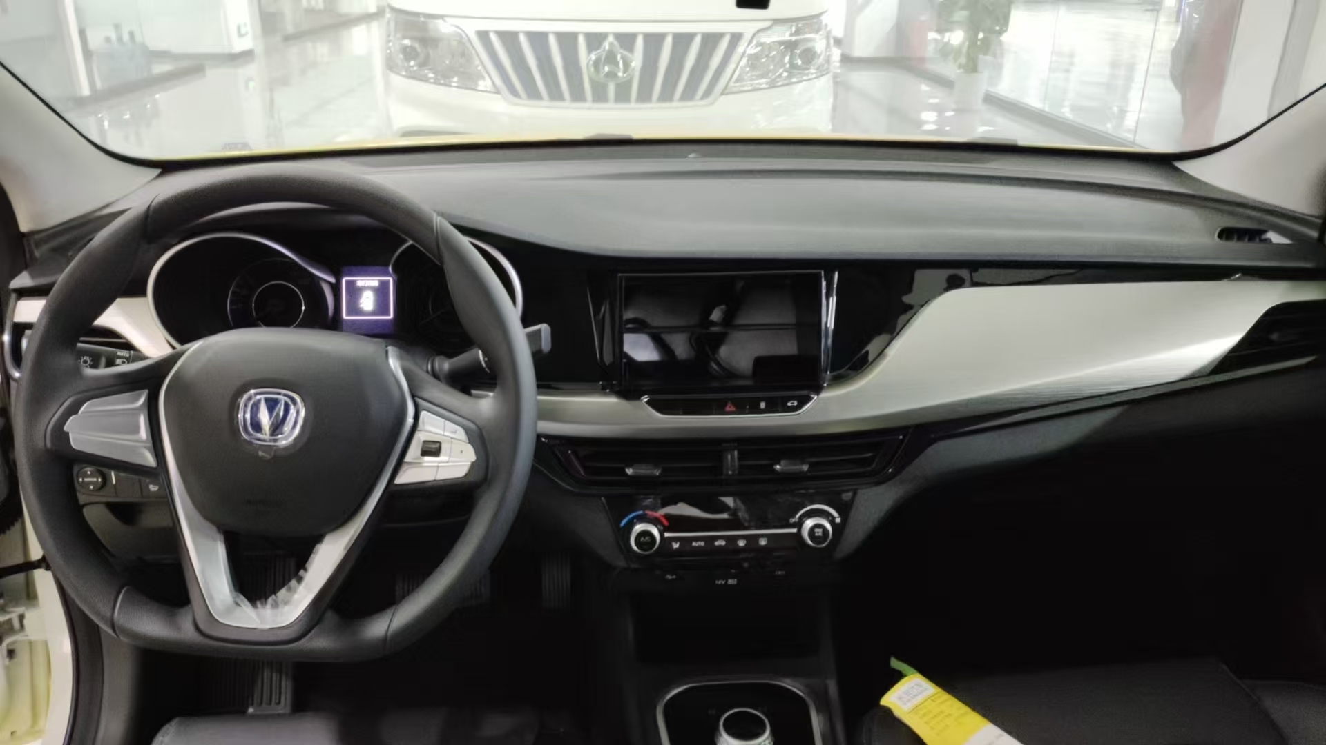 Changan Eado EV 2025 #4 Changan Eado EV 2025 car image #4