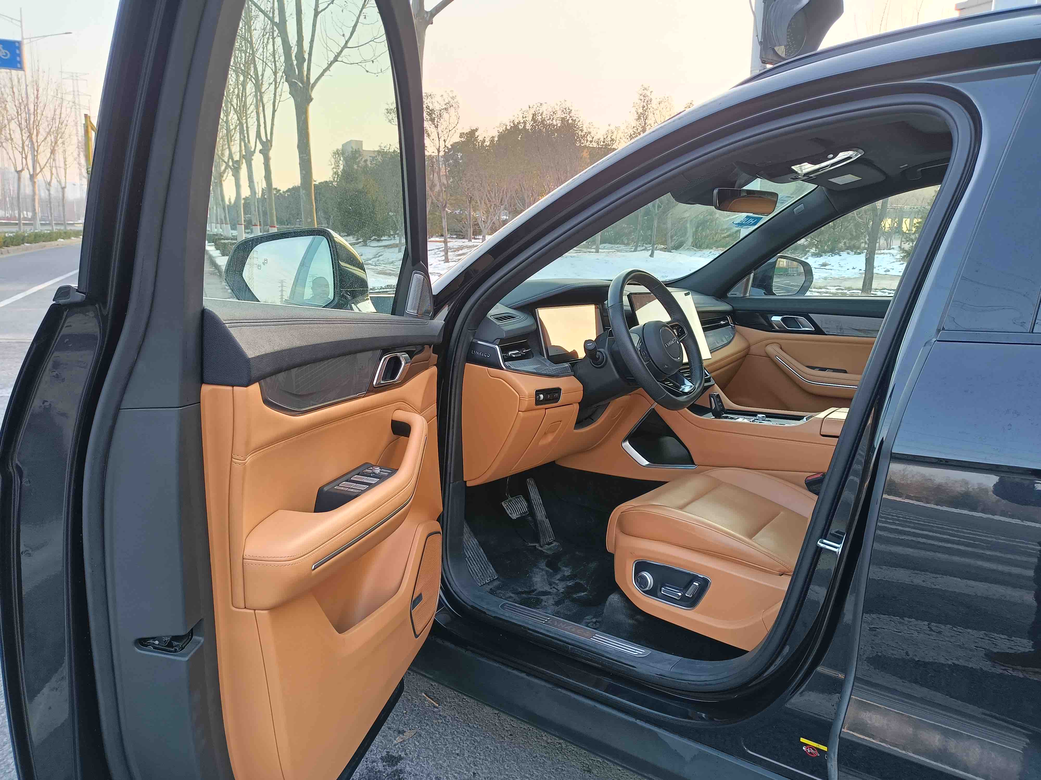 Lynk & Co 09 EM-P 2024 car image #4