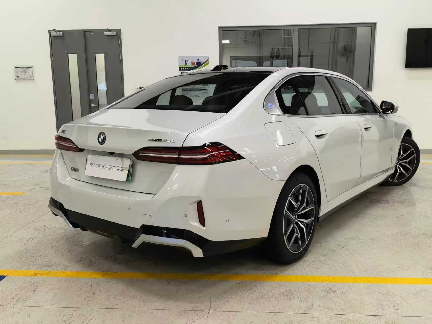 BMW i5 2025 #4 BMW i5 2025 car image #4