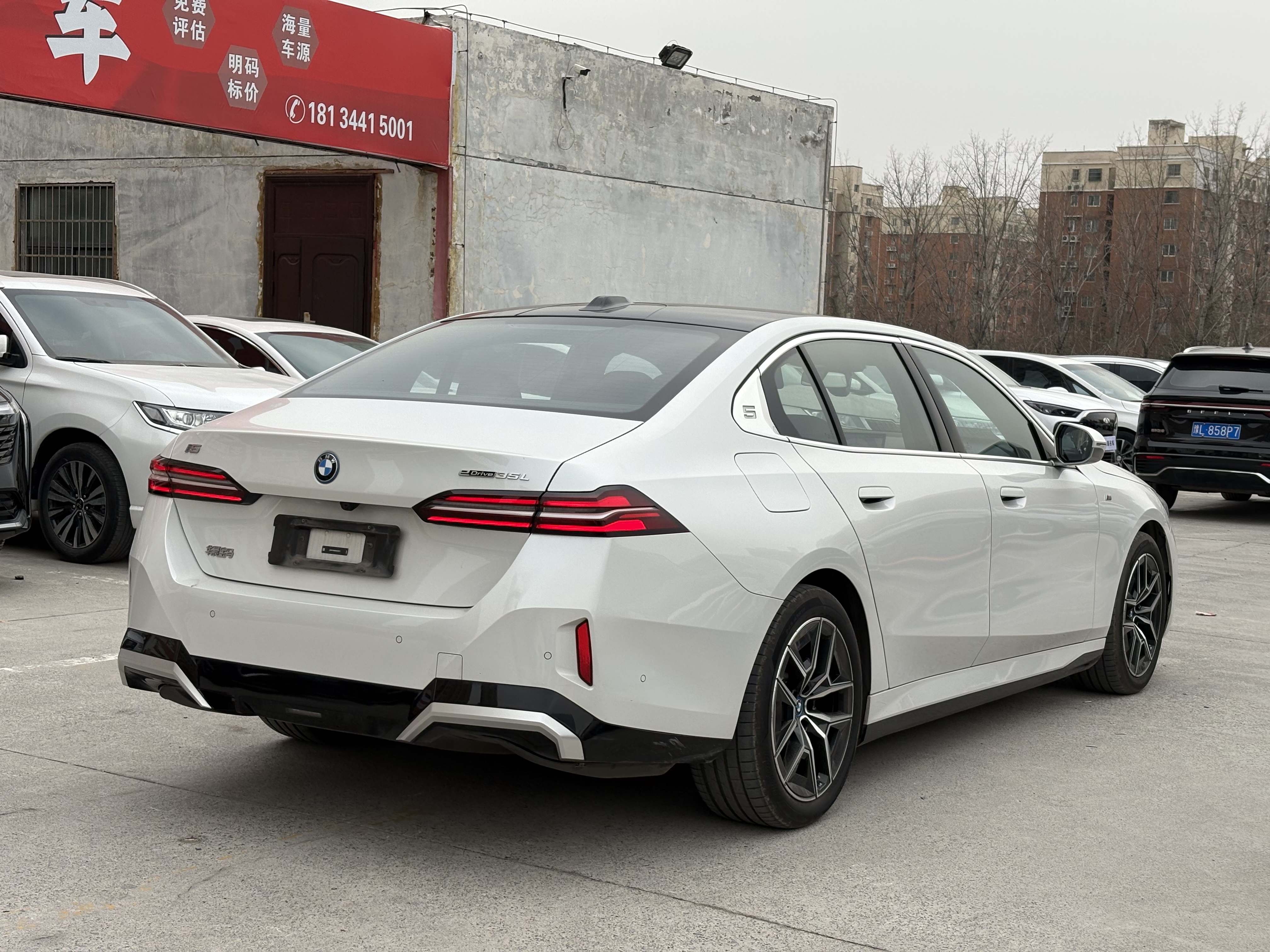 BMW i5 2024 immagine di auto #4