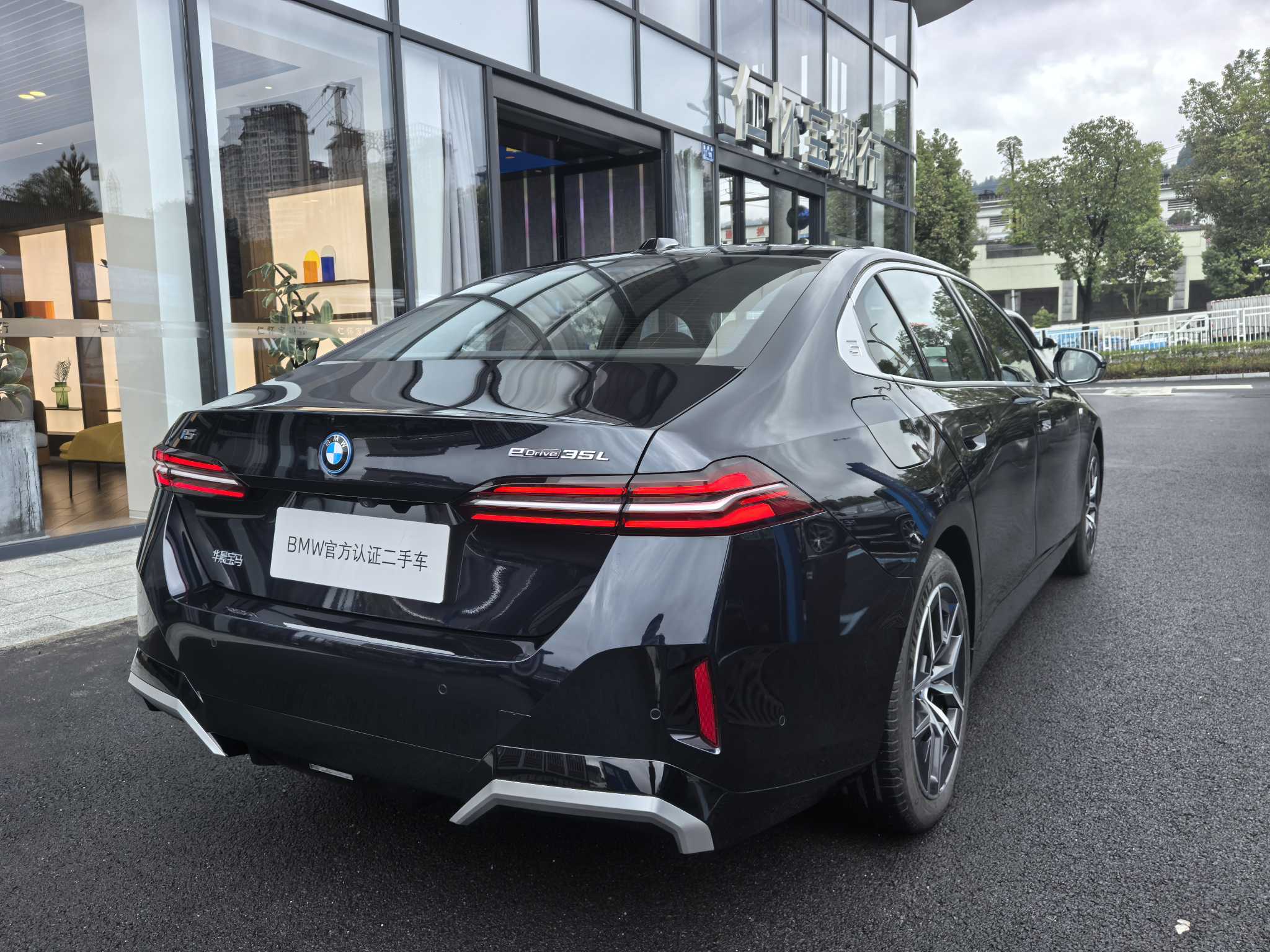 BMW i5 M60 2025 #4 BMW i5 M60 2025 car image #4