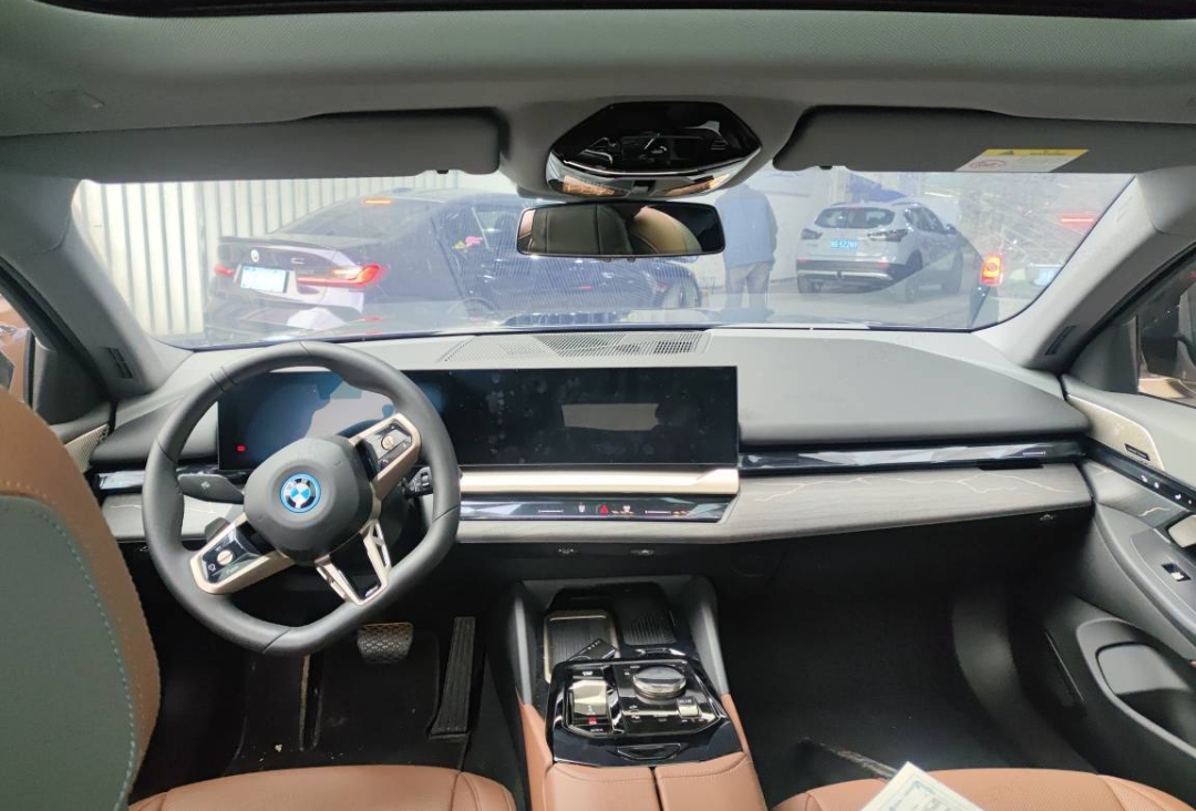 BMW i5 2024 car image #4