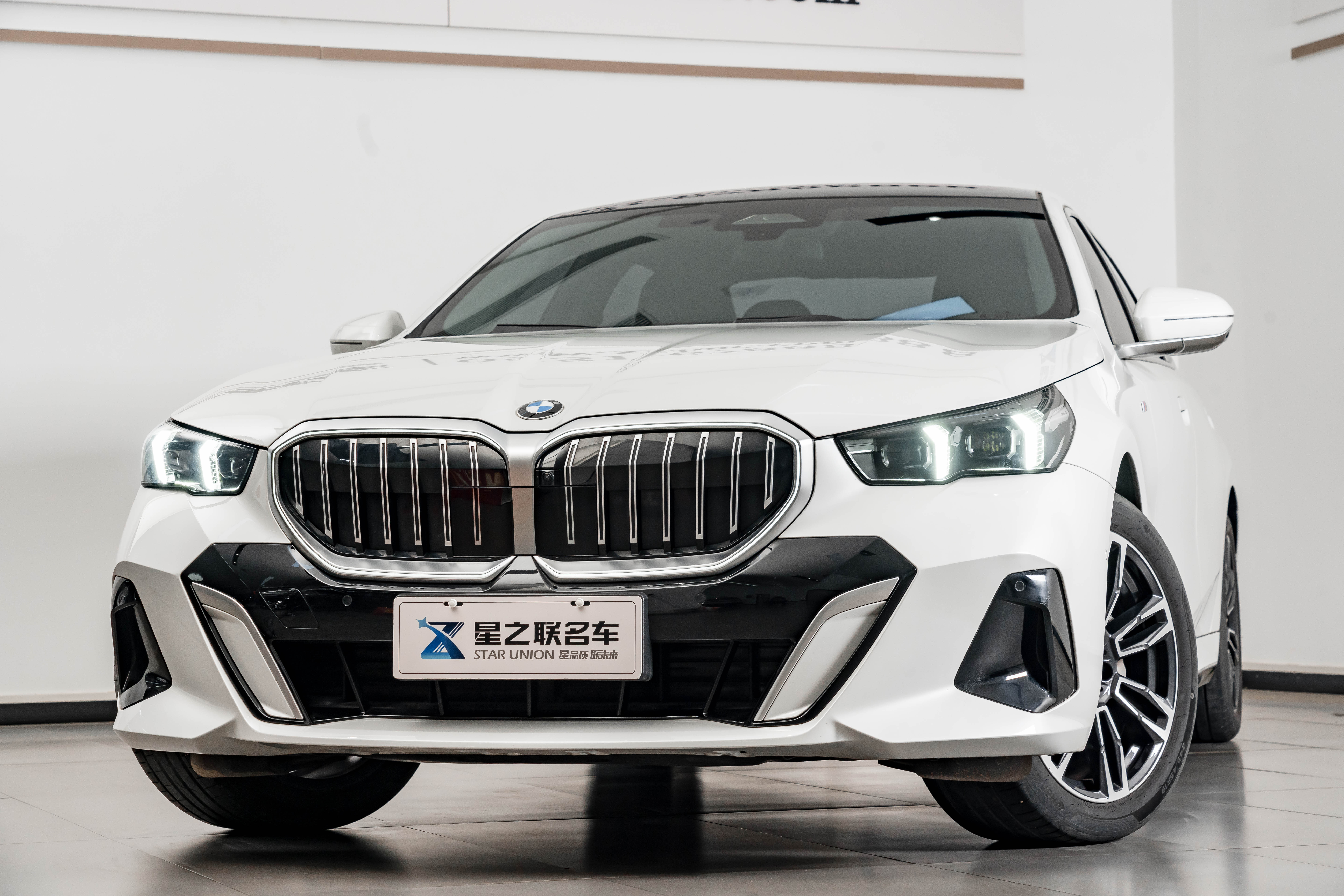 BMW 5 Series 2025 car image #4