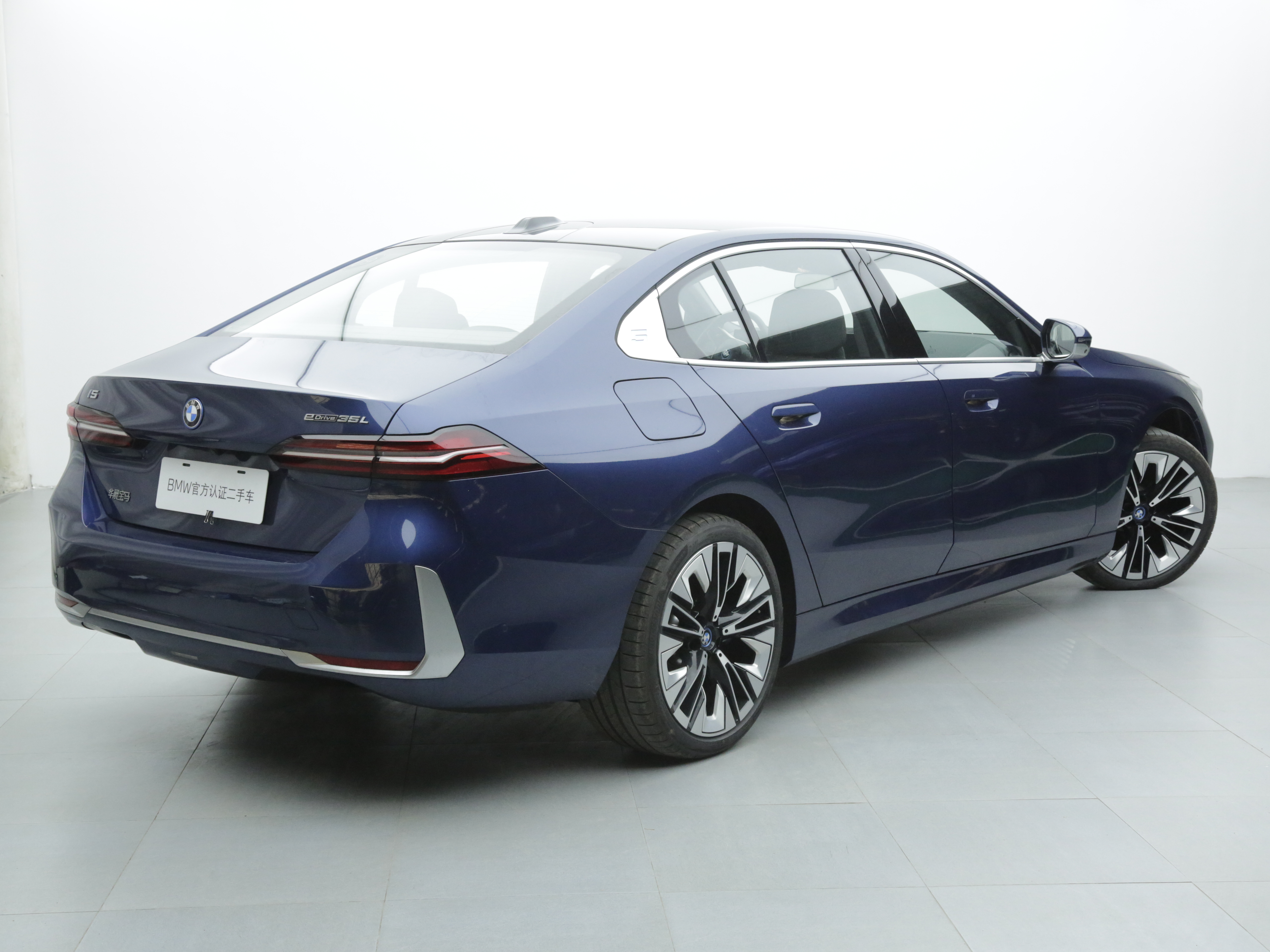 BMW i5 2025 car image #4